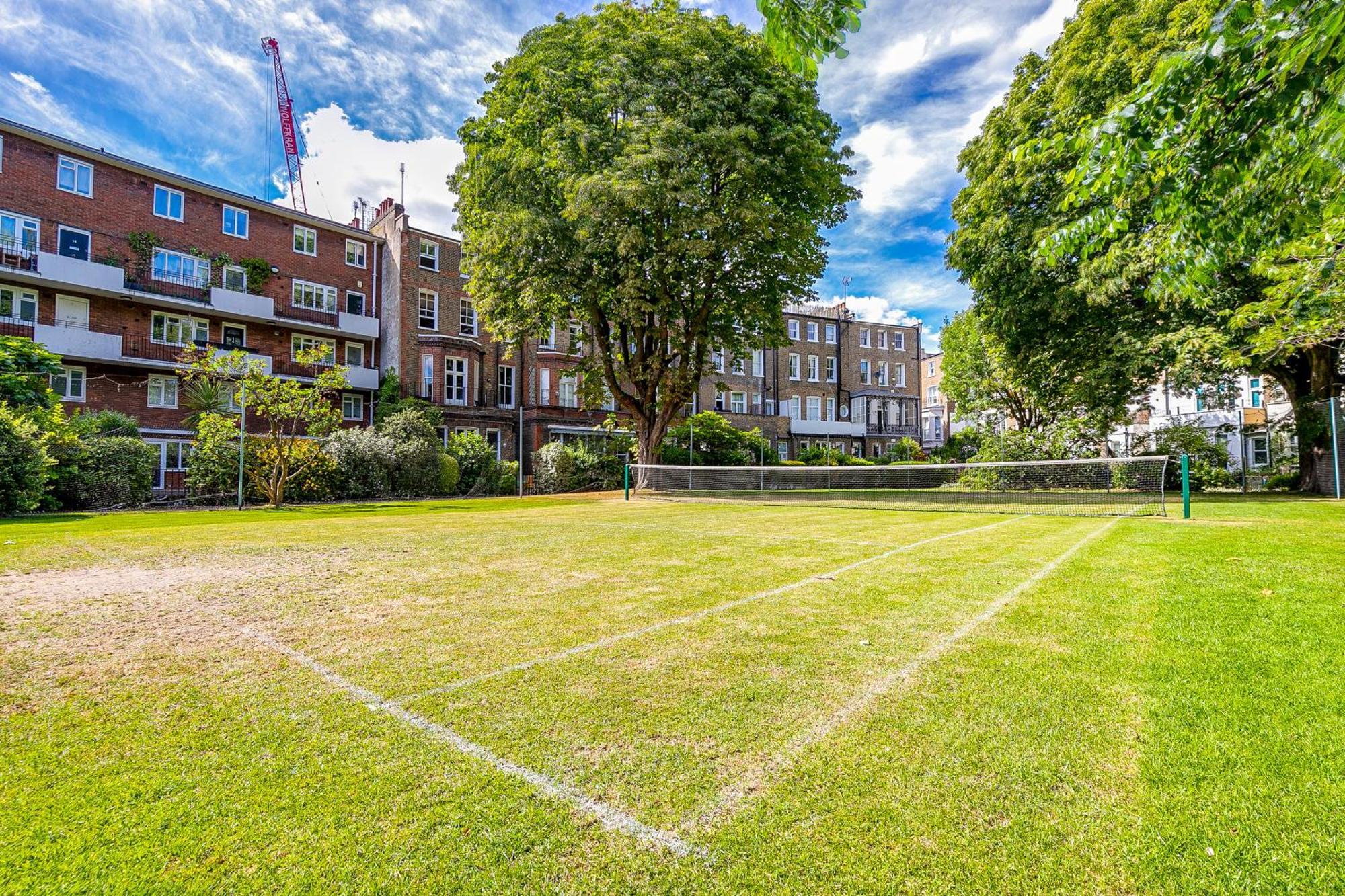 Bright & Charming 2 Bedroom In Earls Court Kensington 2 Minutes To District & Piccadilly Lines Tube Stunning Garden Views
