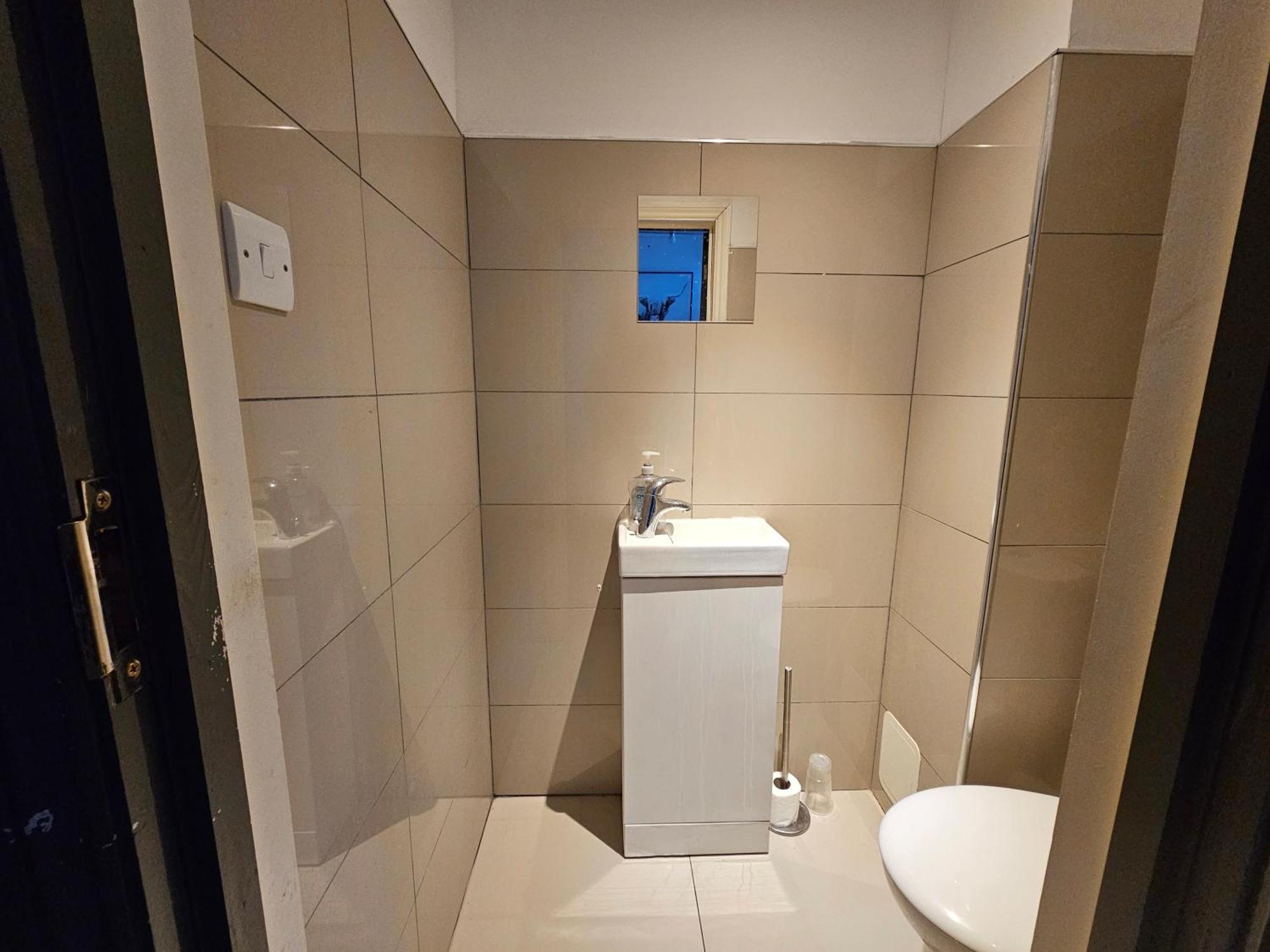 E14 Guest house London