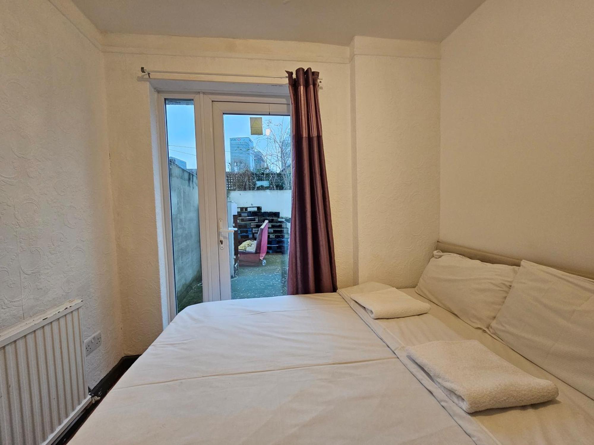 E14 Guest house London