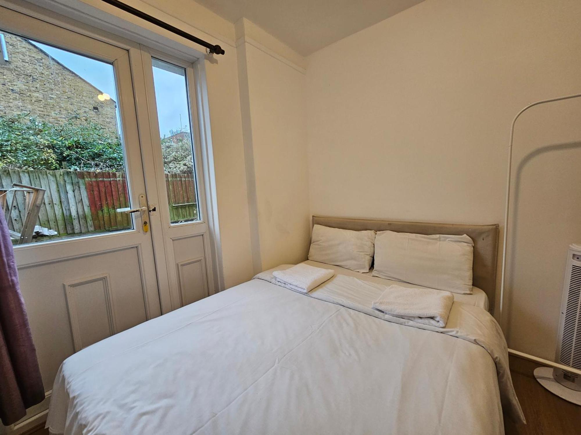 Guest house E14 London