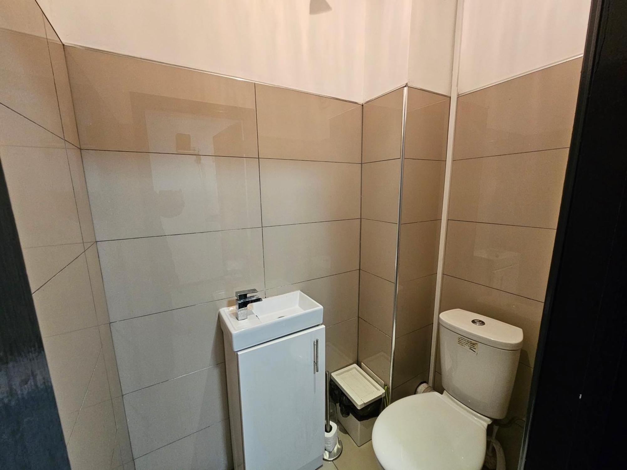E14 Guest house *