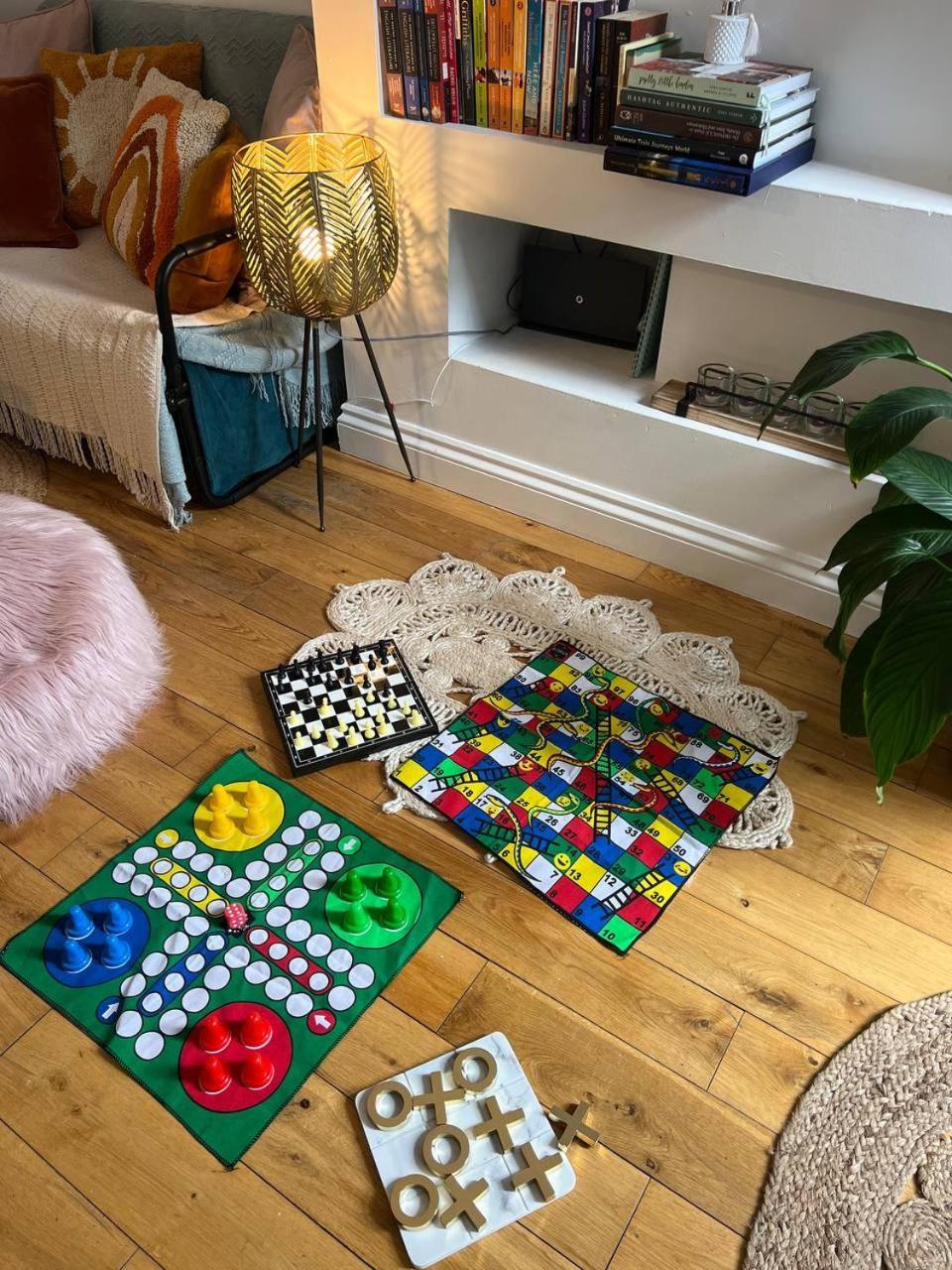 Zozy Happy Land Guest house London