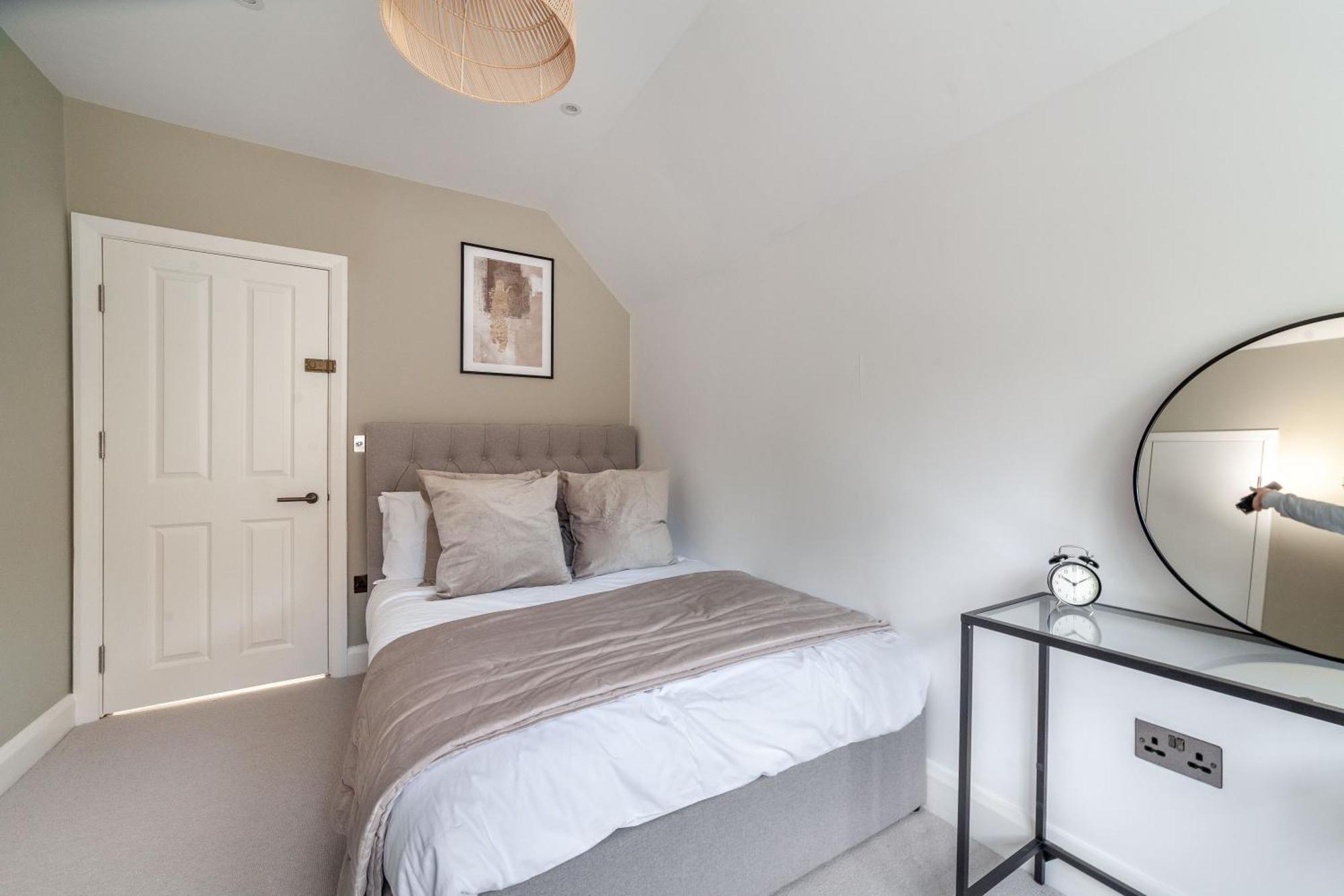 Stunning Available In Luxury House Guest house *