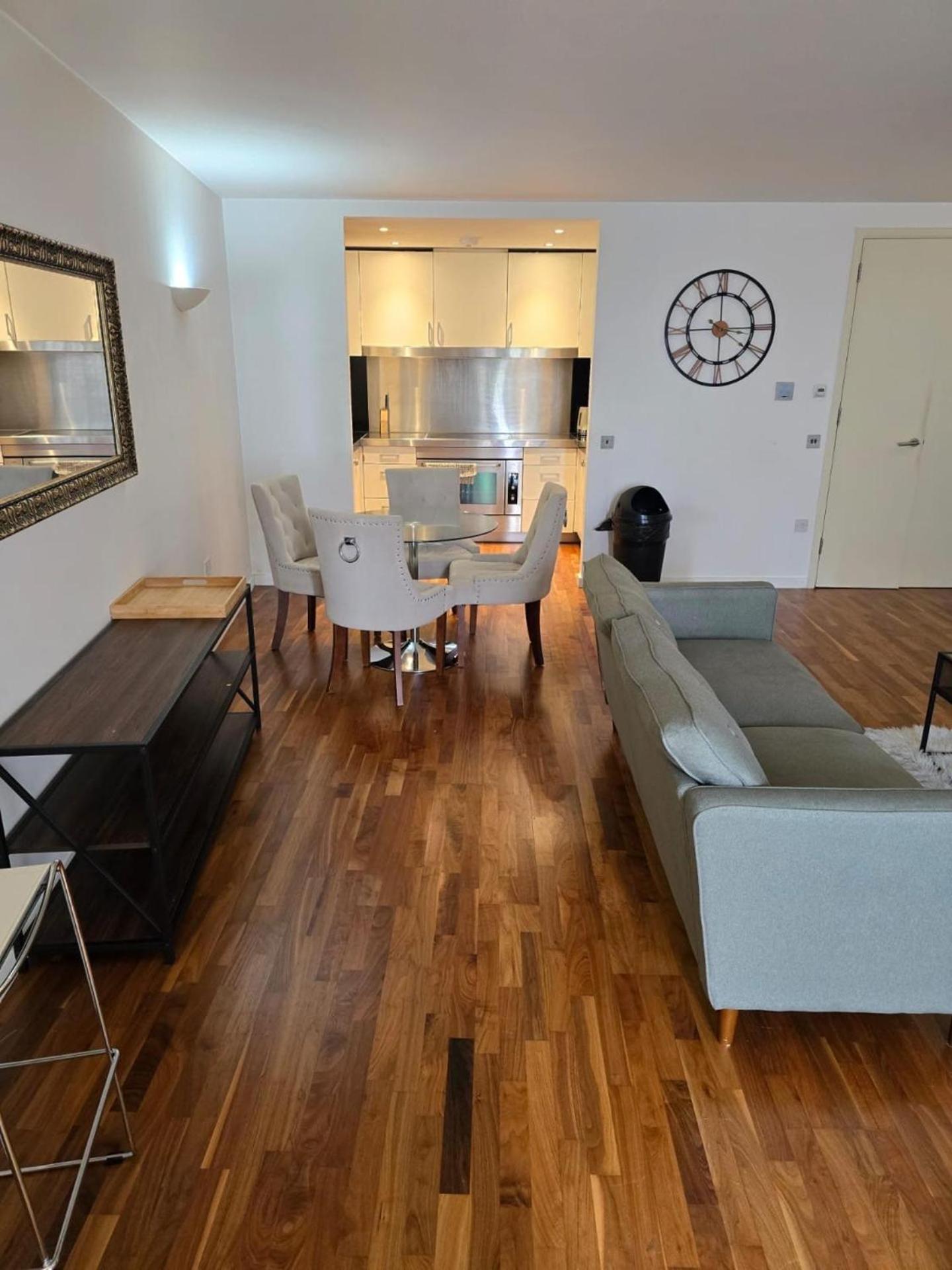 2 Bed Canary Wharf