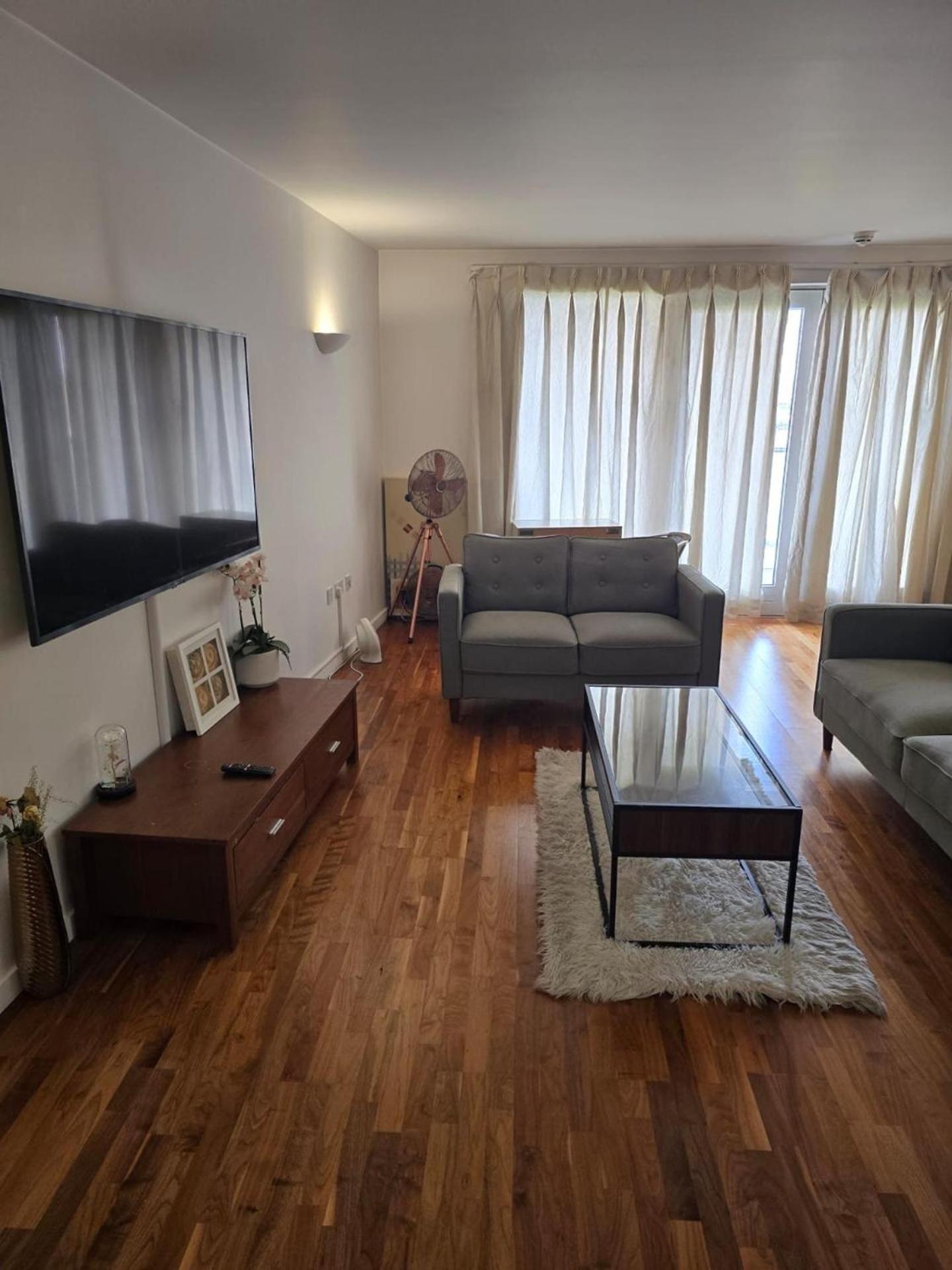 Apartment 2 Bed Canary Wharf London