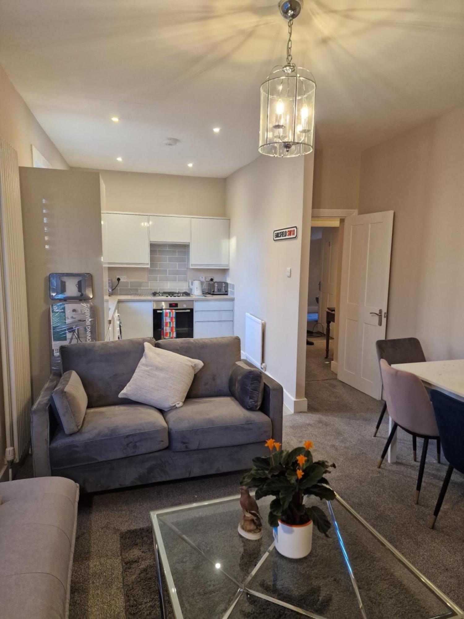 Bean -2 Double Bed And Sofa Bed * Londres
