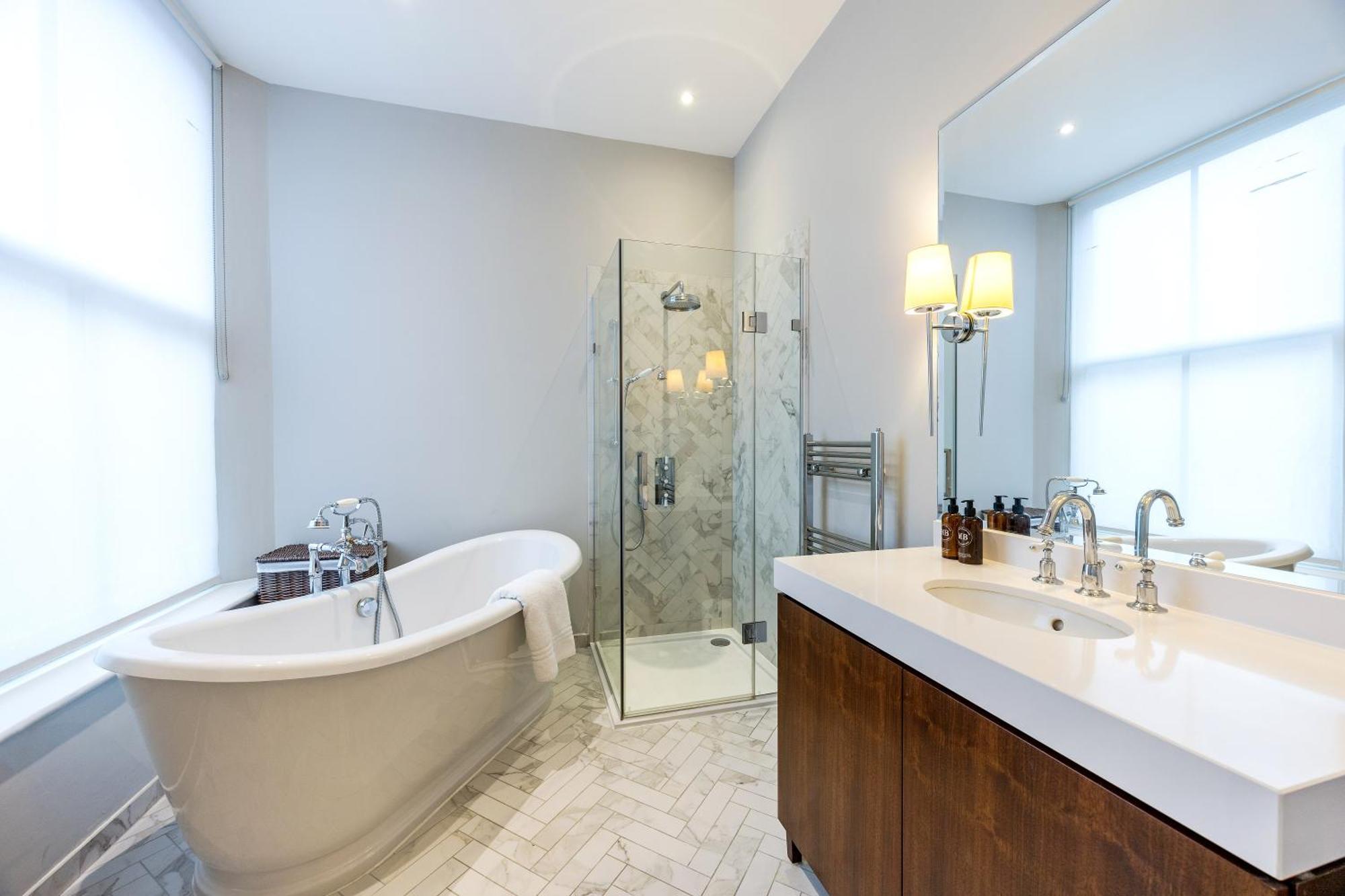 Buckingham & Lloyds Knightsbridge Aparthotel London