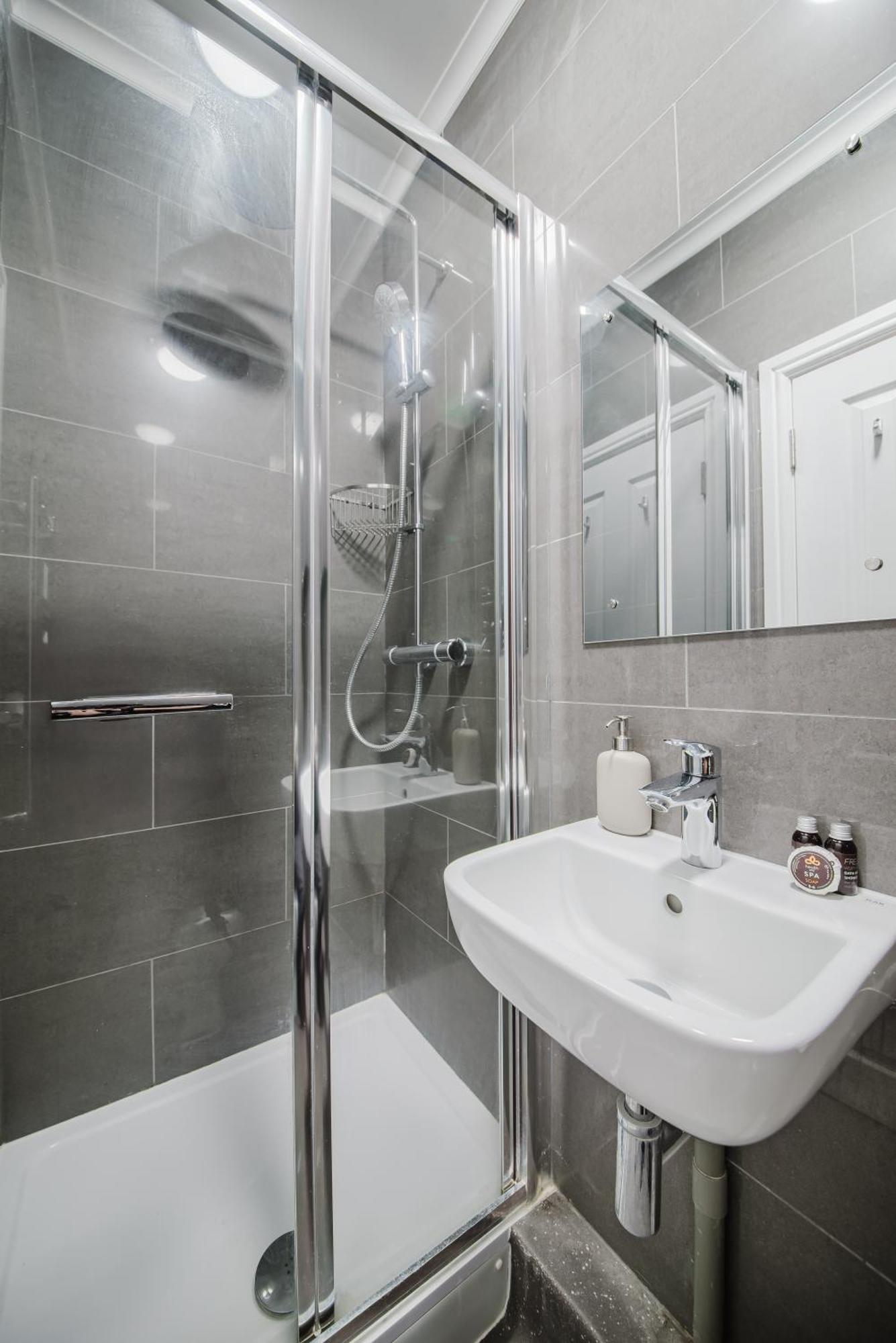 Apartment Modern Cosy Corner Flat - 2 Bed Close To 2x Tube Stations *