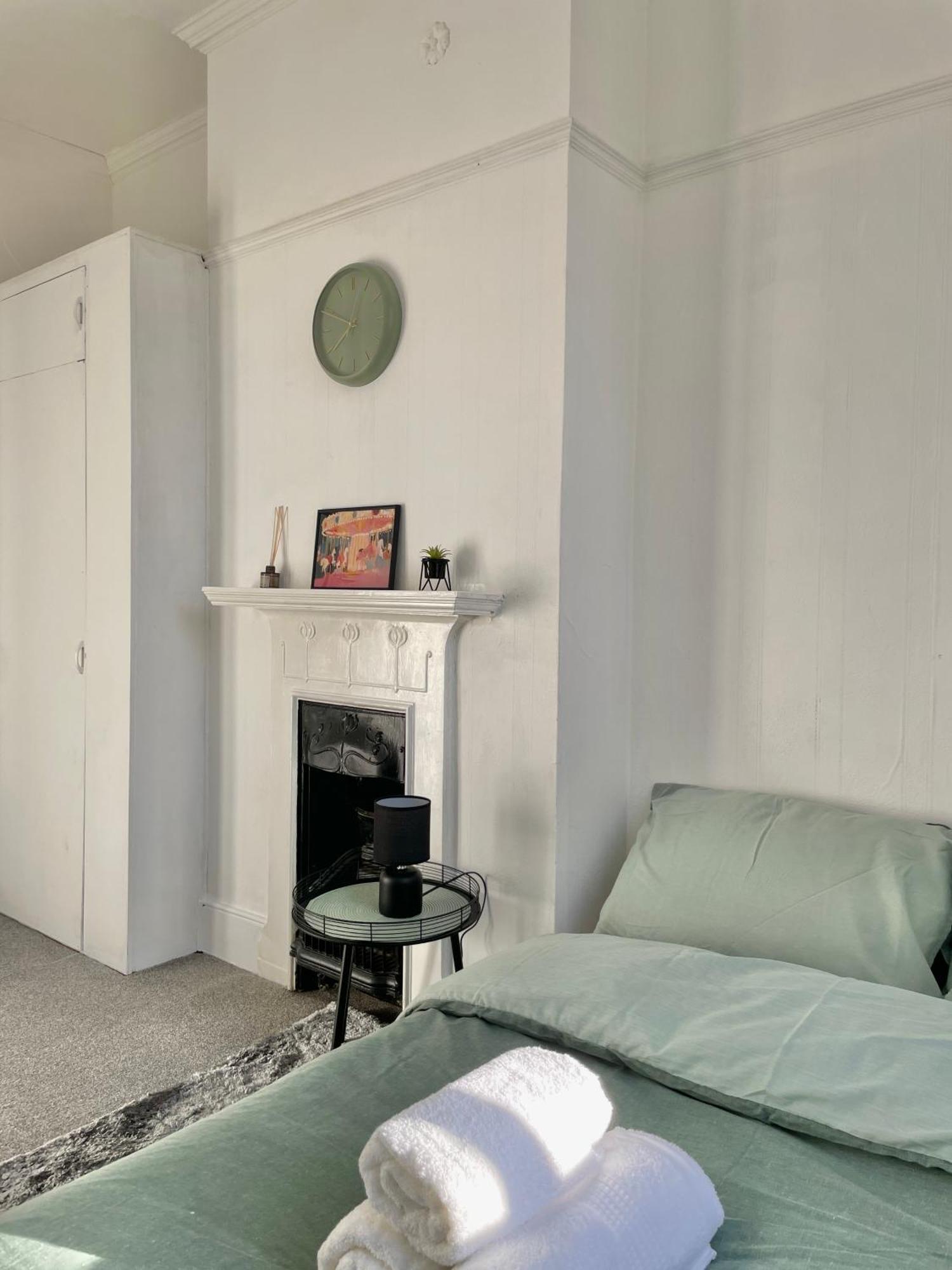 Cosy Double A Stones Throw From Wembley Stadium London
