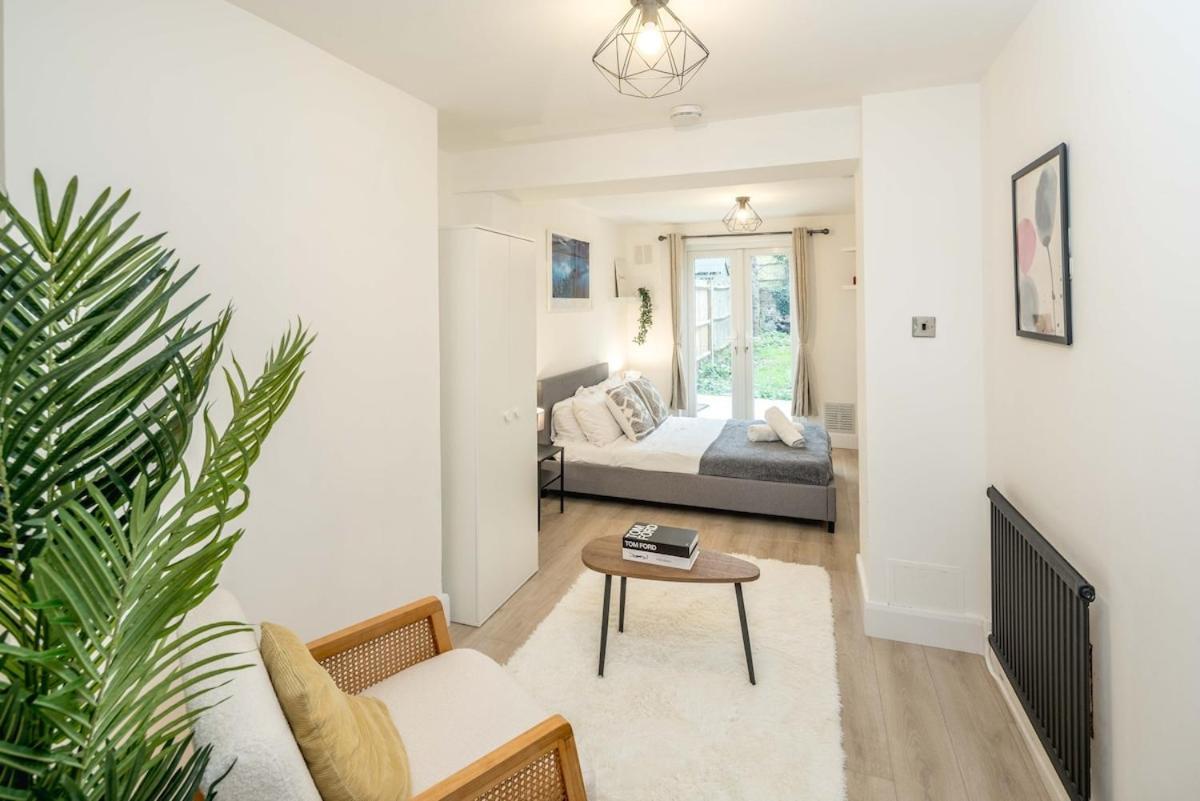 Stunning 1 Bed Luxury Garden * London