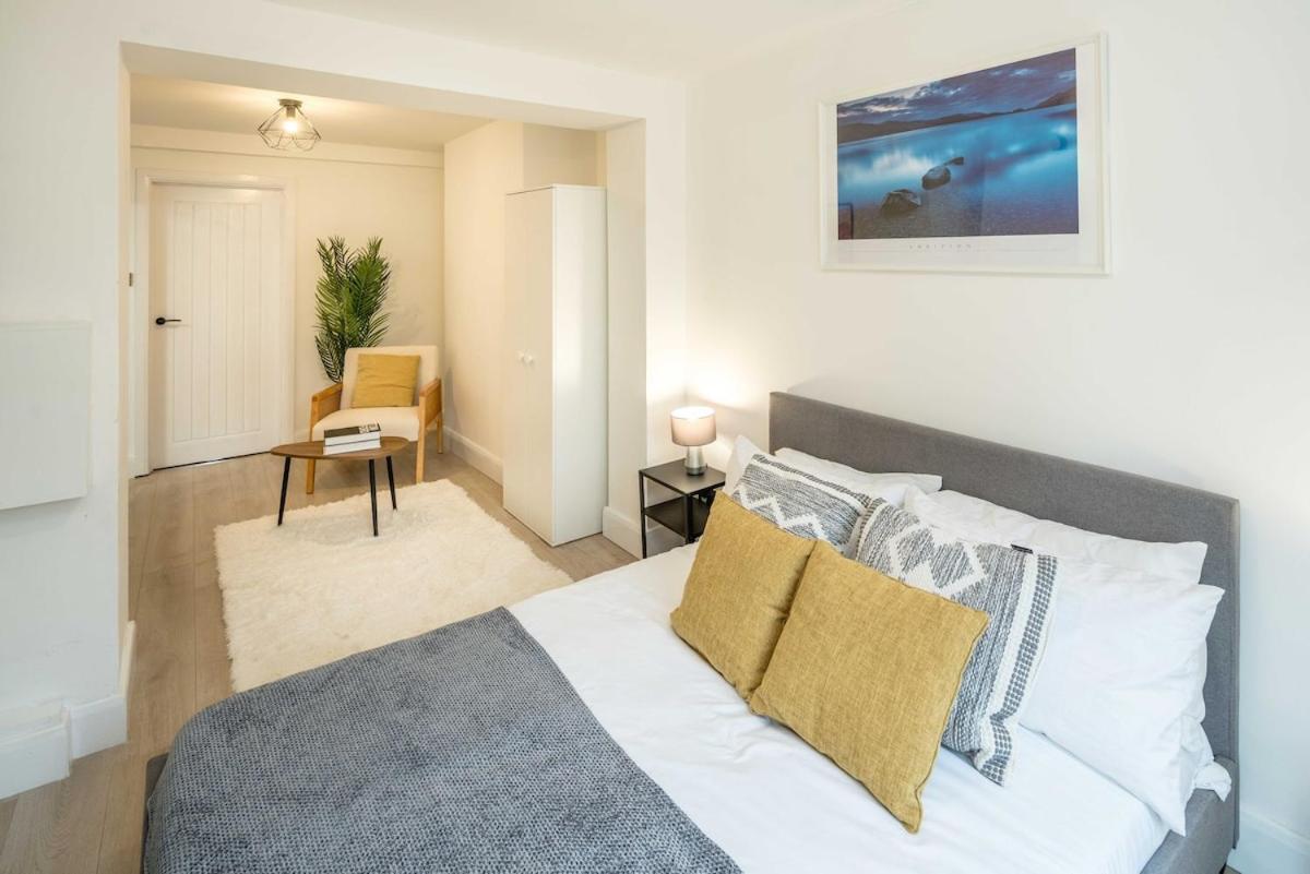 Stunning 1 Bed Luxury Garden Apartment