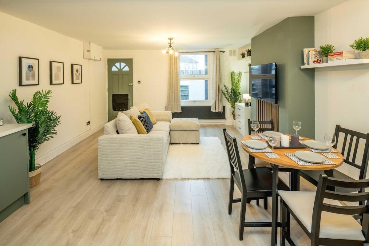 Stunning 1 Bed Luxury Garden *