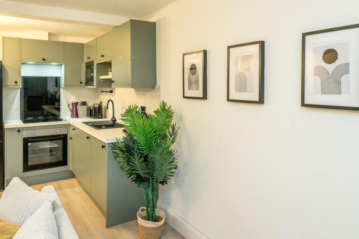 Stunning 1 Bed Luxury Garden * London