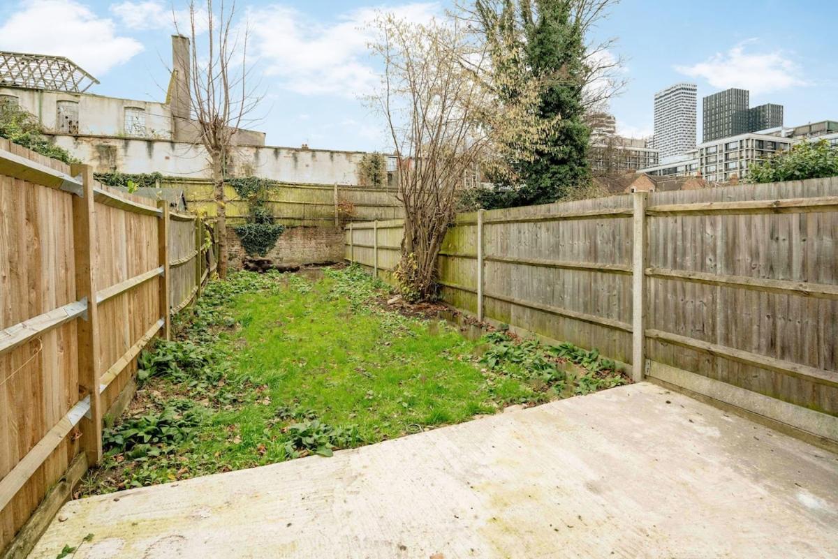 Apartment Stunning 1 Bed Luxury Garden *