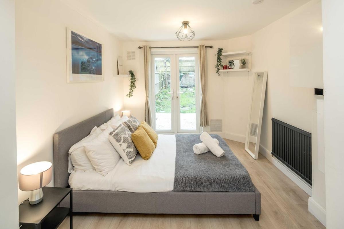 Stunning 1 Bed Luxury Garden *