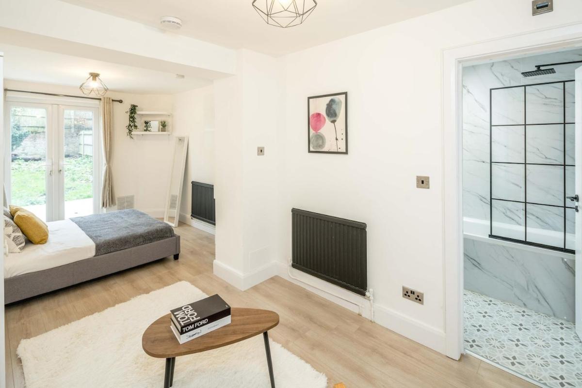 Stunning 1 Bed Luxury Garden Apartment London