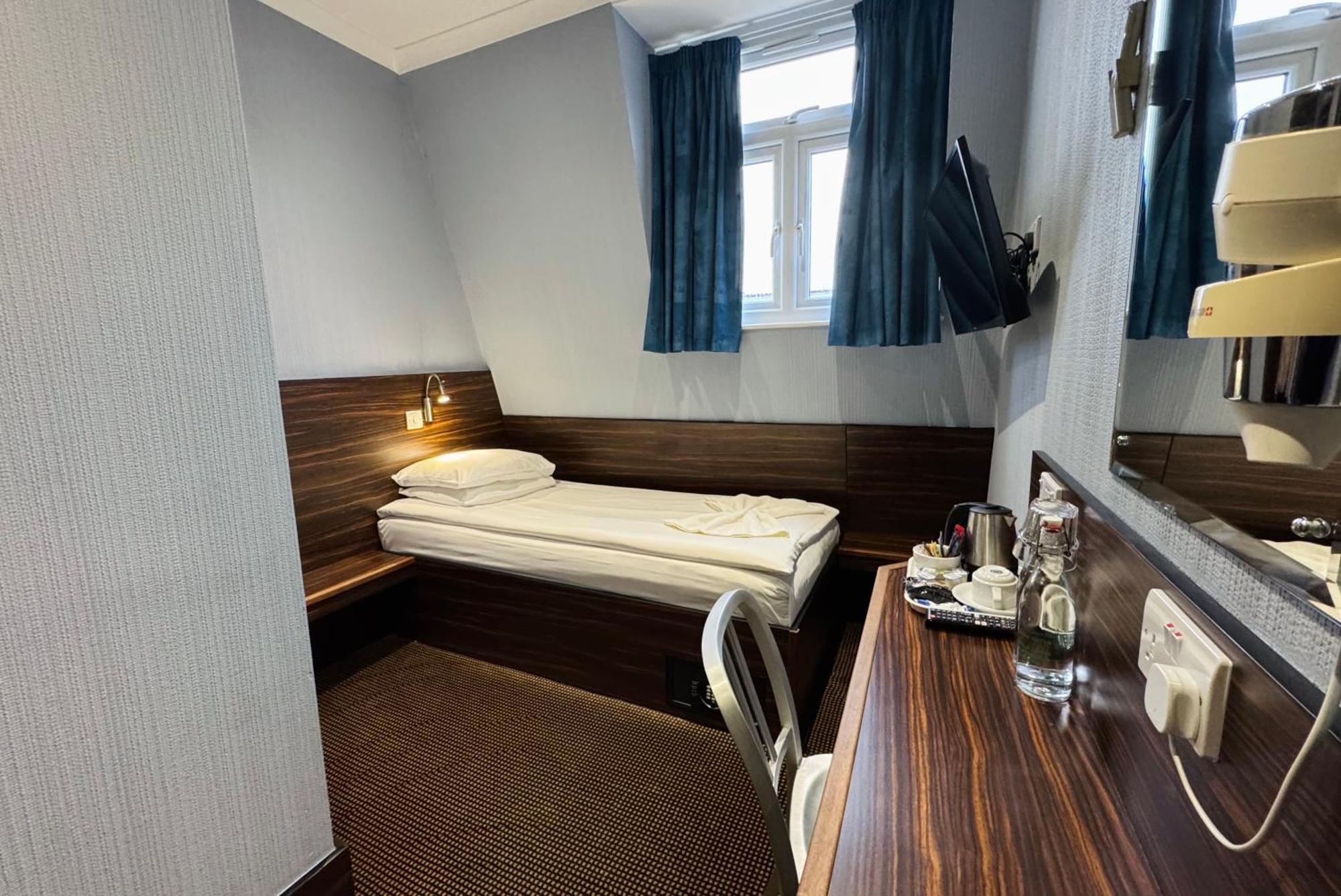 Crestfield Hotel 2*