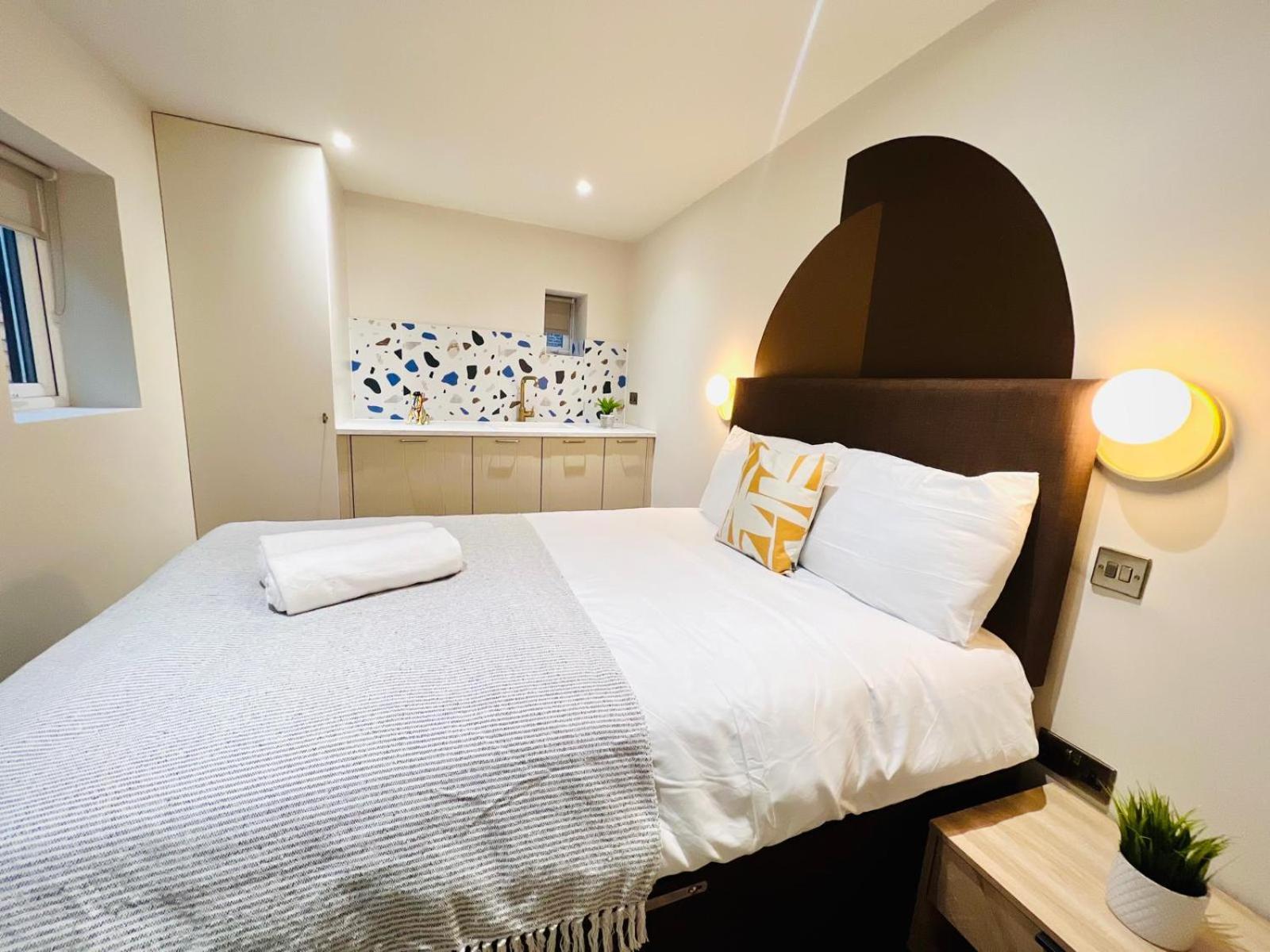 Holly A Mini Great Location For Tourist!!! Guest house