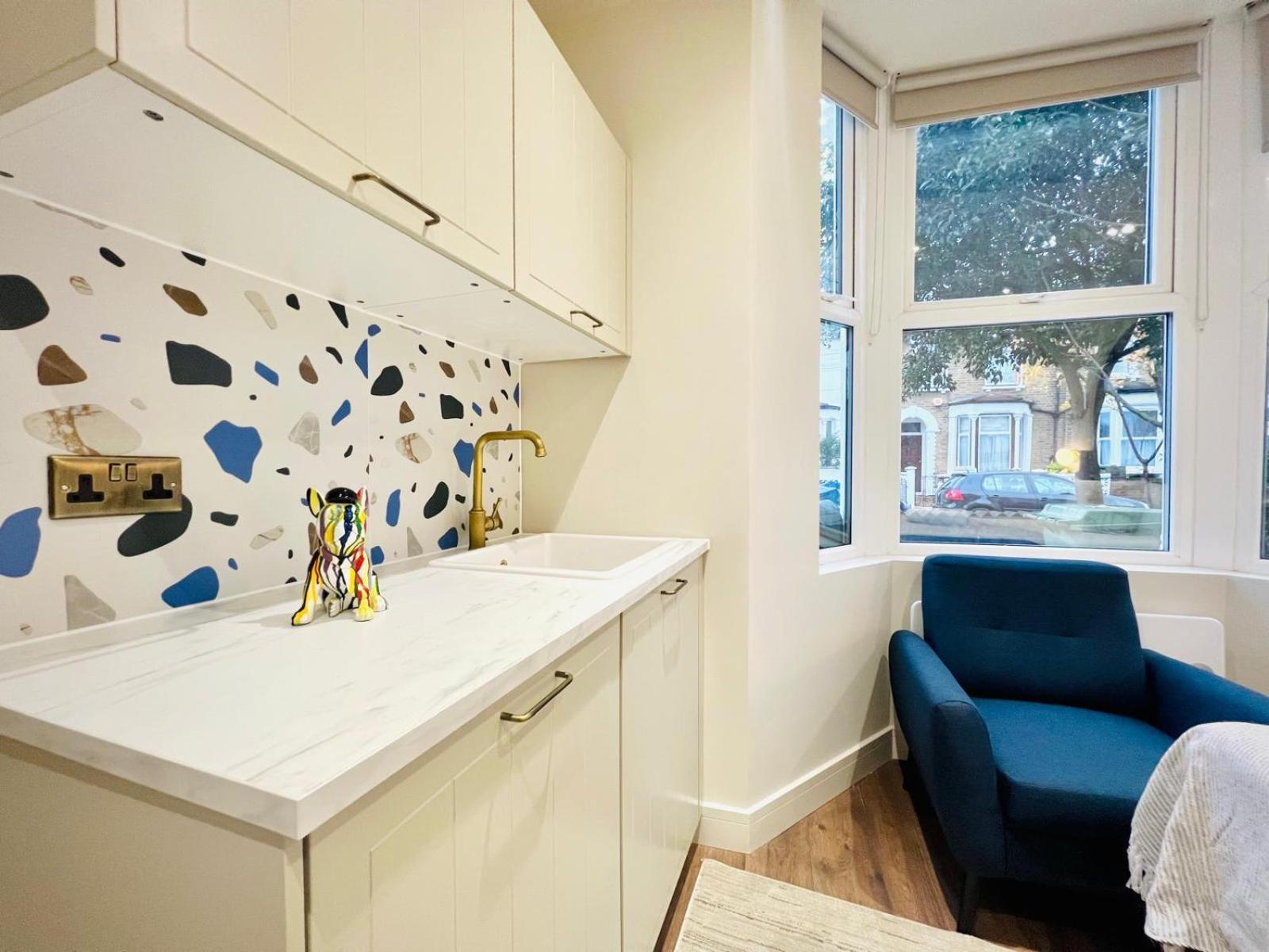 Holly A Mini Great Location For Tourist!!! Guest house London