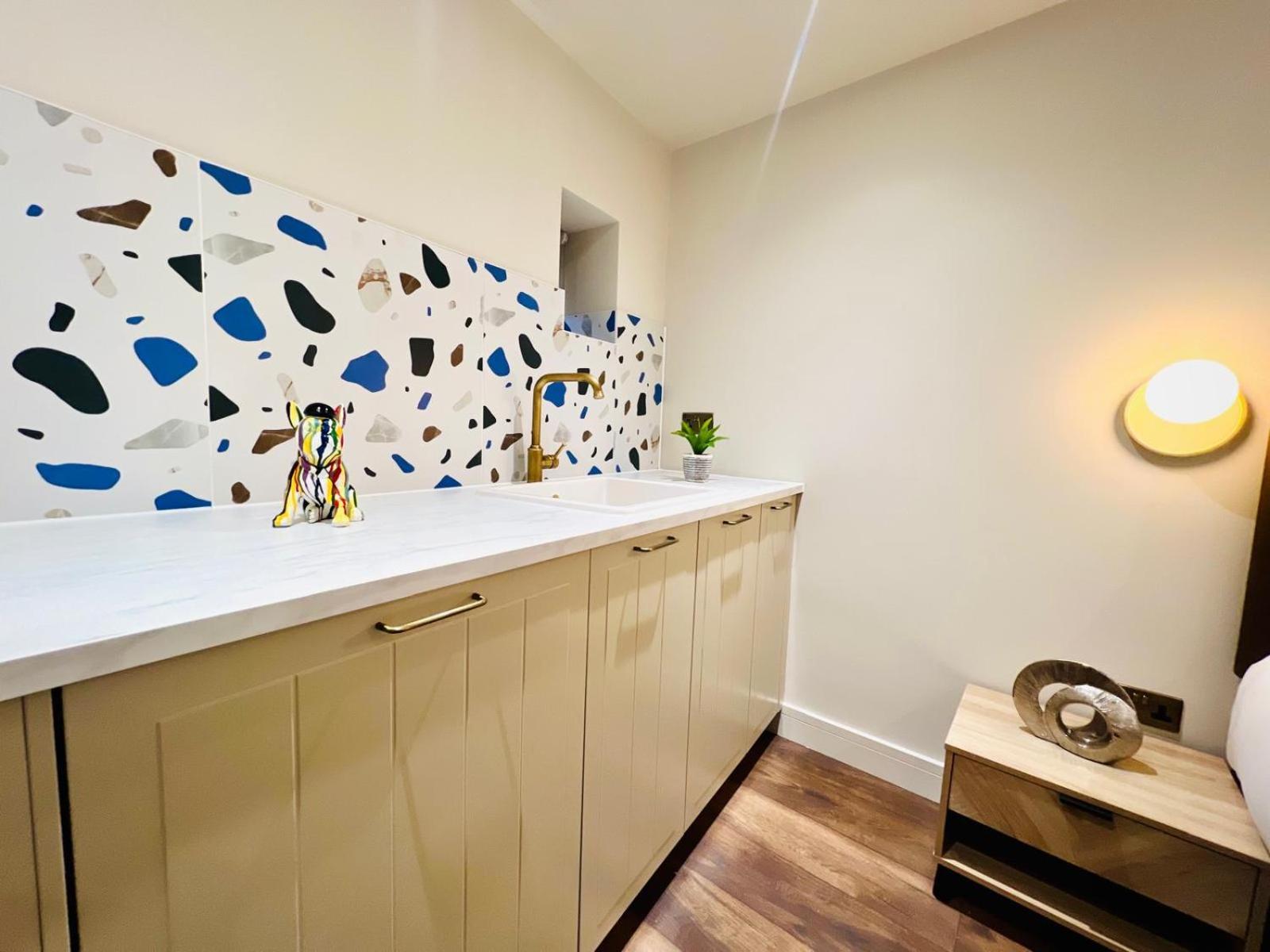 Holly A Mini Great Location For Tourist!!! Guest house *