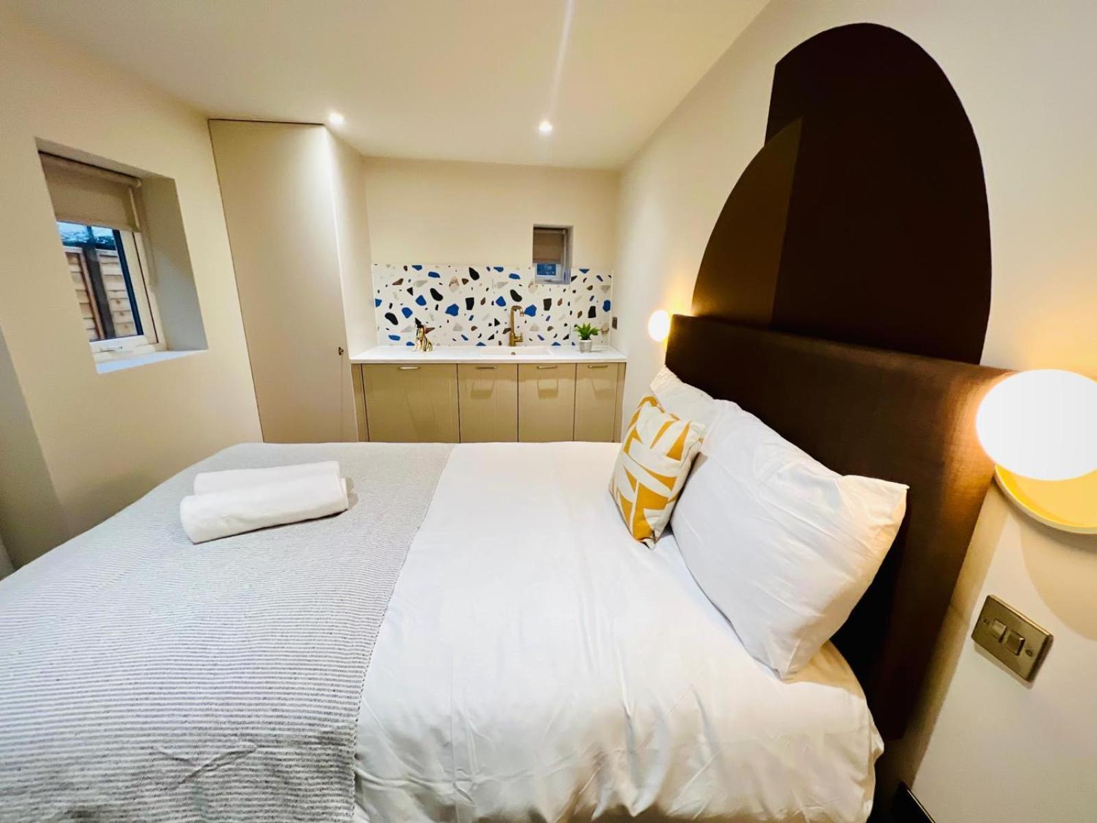 Holly A Mini Great Location For Tourist!!! Guest house