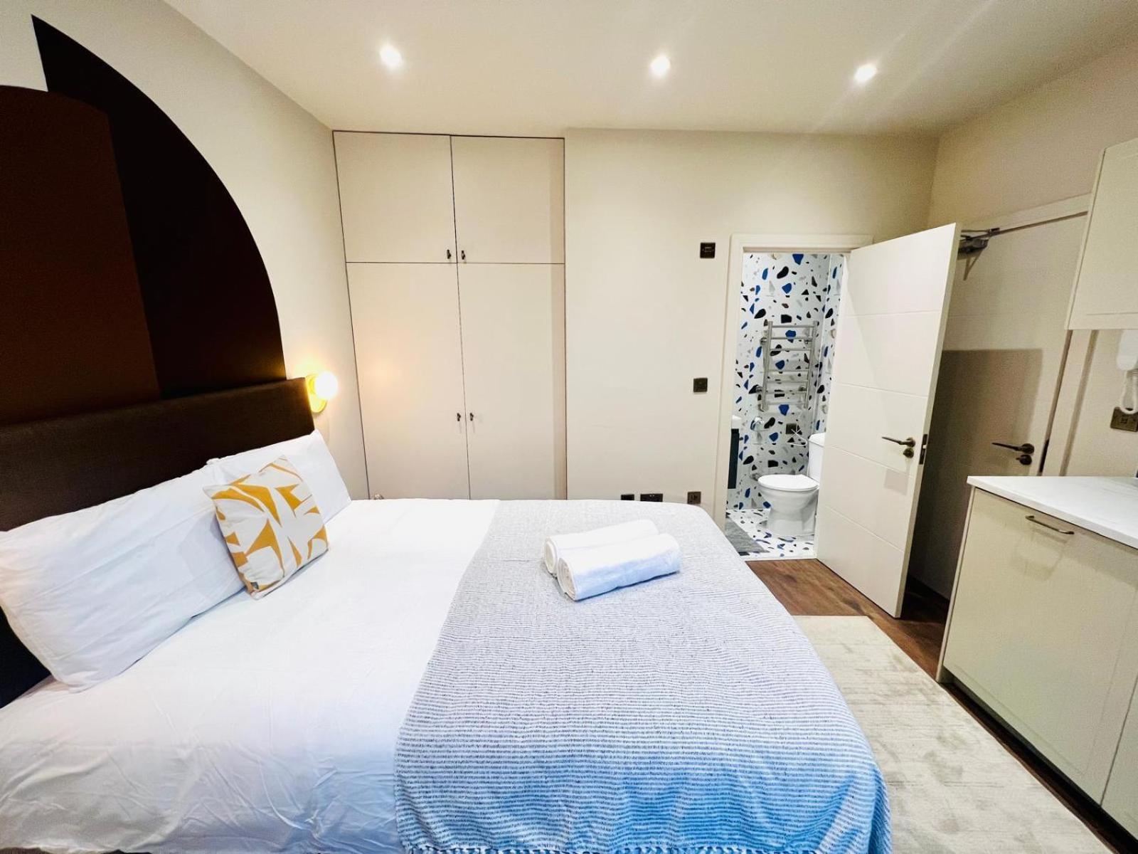 Holly A Mini Great Location For Tourist!!! Guest house *