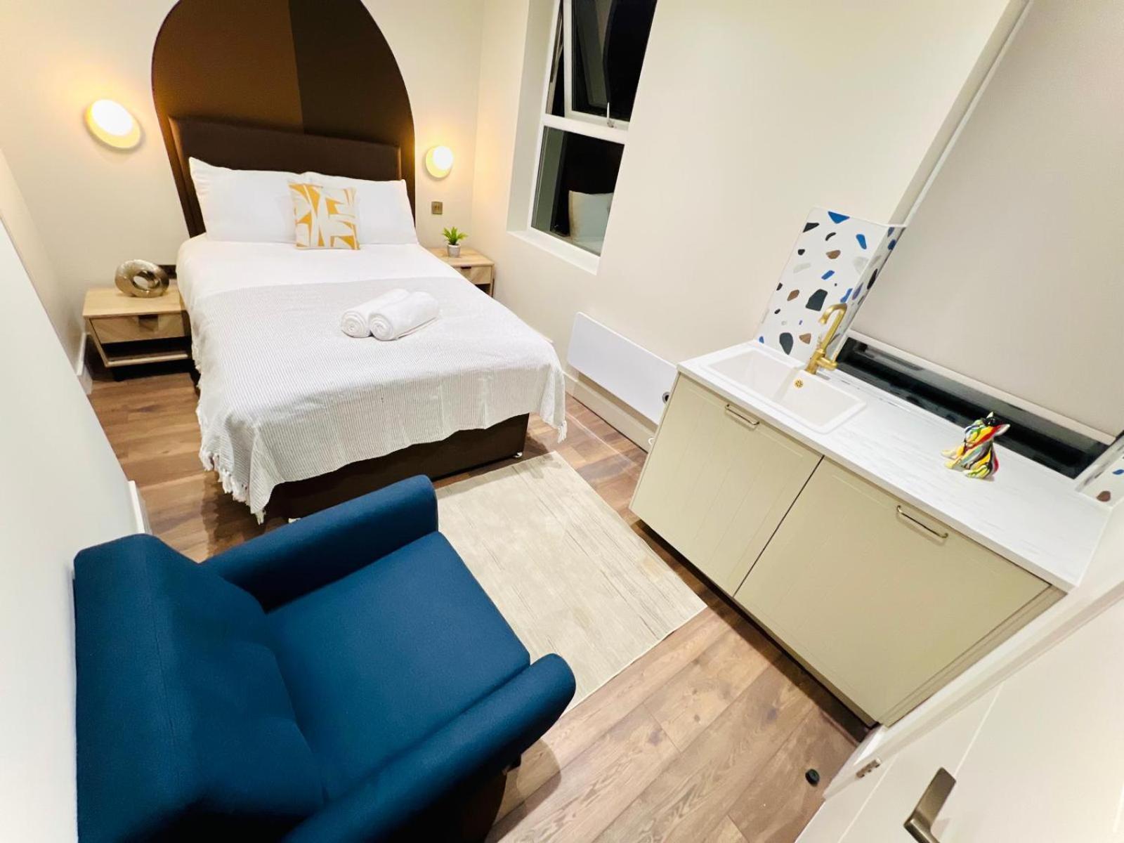 Holly A Mini Great Location For Tourist!!! London