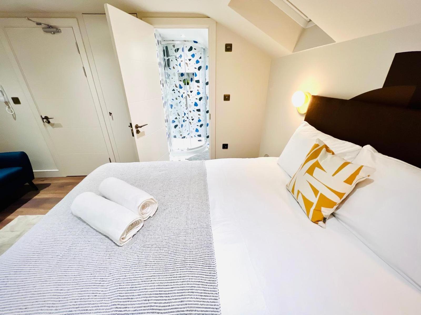 Holly A Mini Great Location For Tourist!!! Guest house