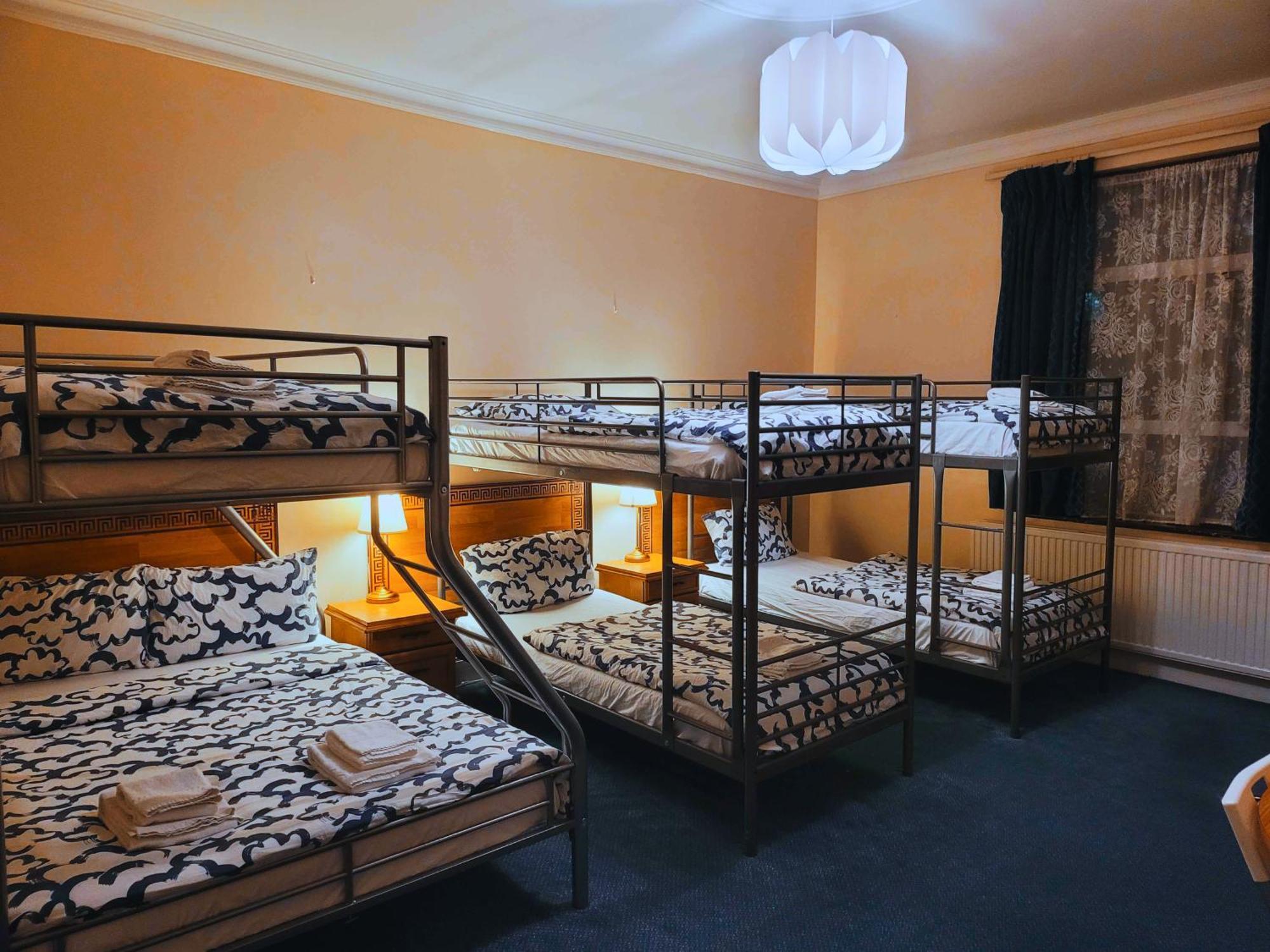 Hotel Helen's Near Wembley *