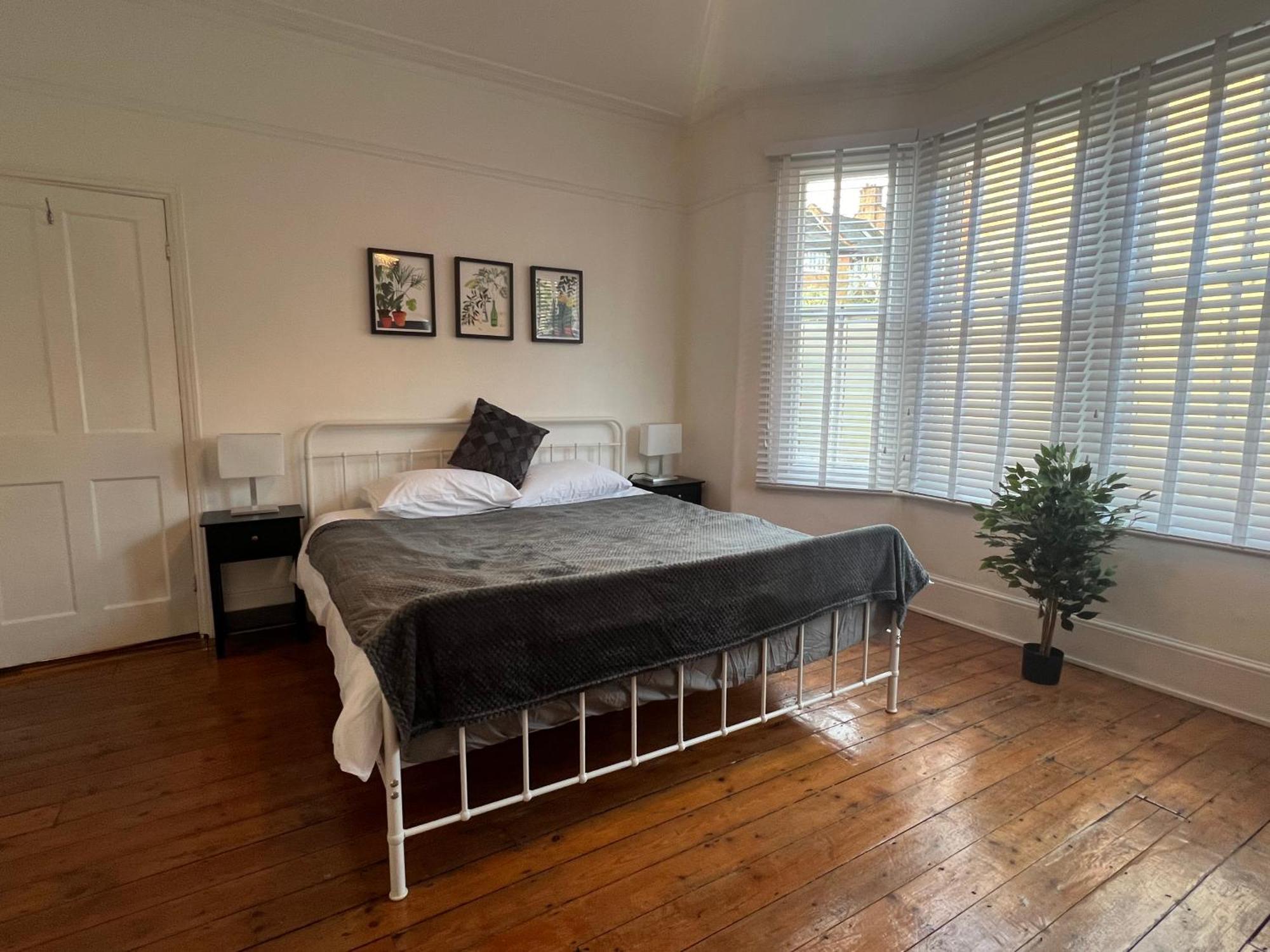 2 Bedroom Luxury Flat In Centre Of Muswell Hill Apartment