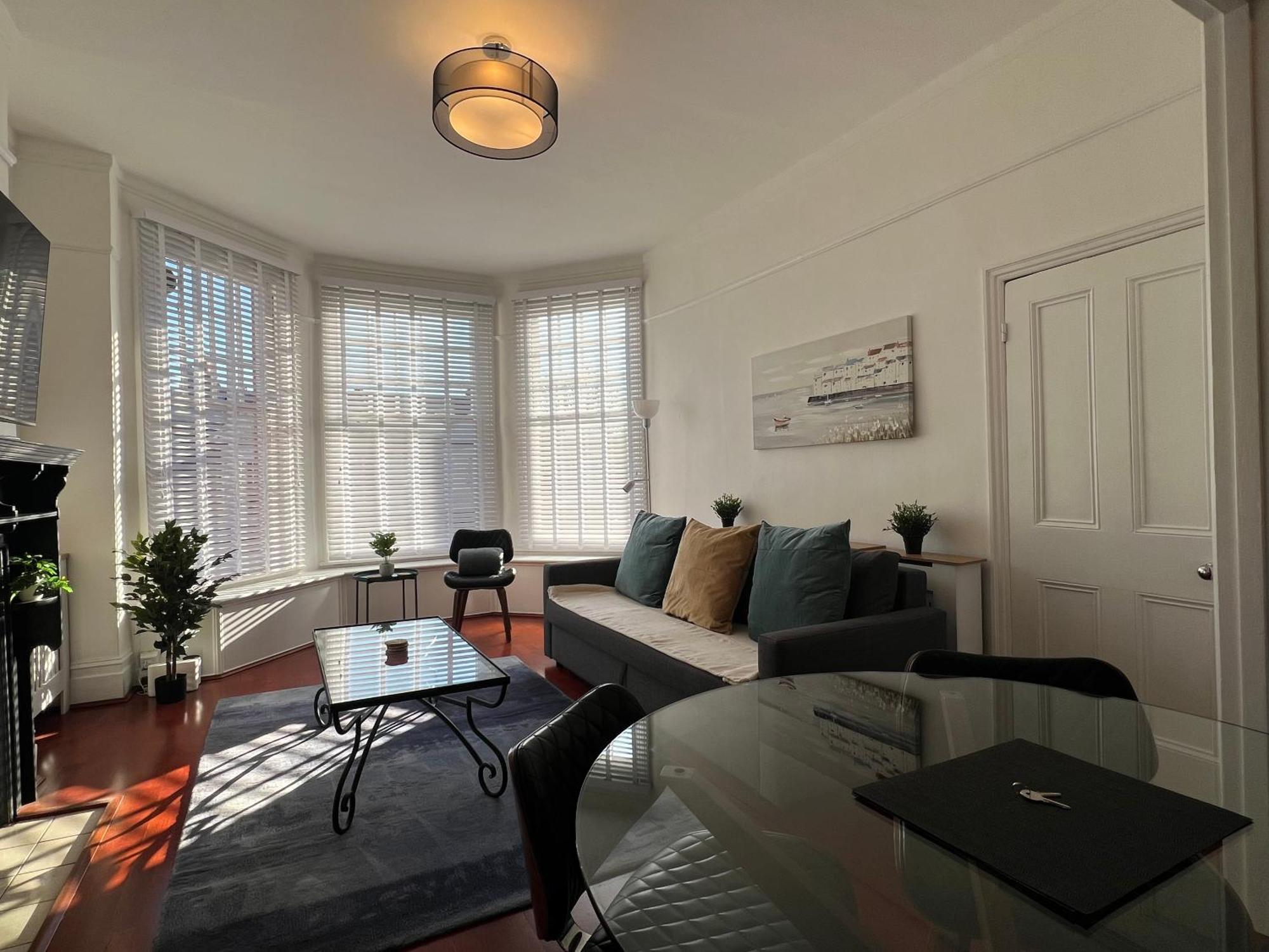 2 Bedroom Luxury Flat In Centre Of Muswell Hill Apartment