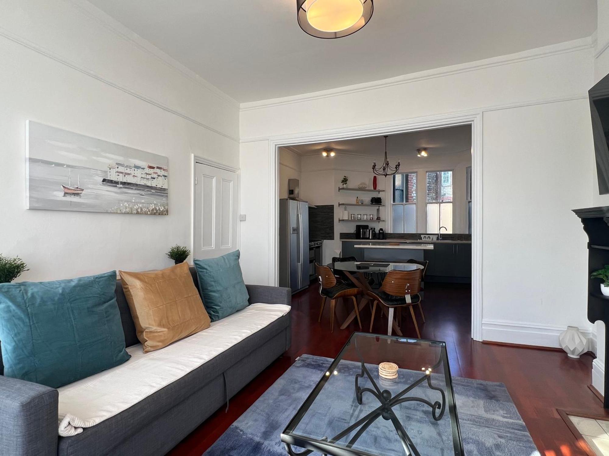 2 Bedroom Luxury Flat In Centre Of Muswell Hill Apartment *