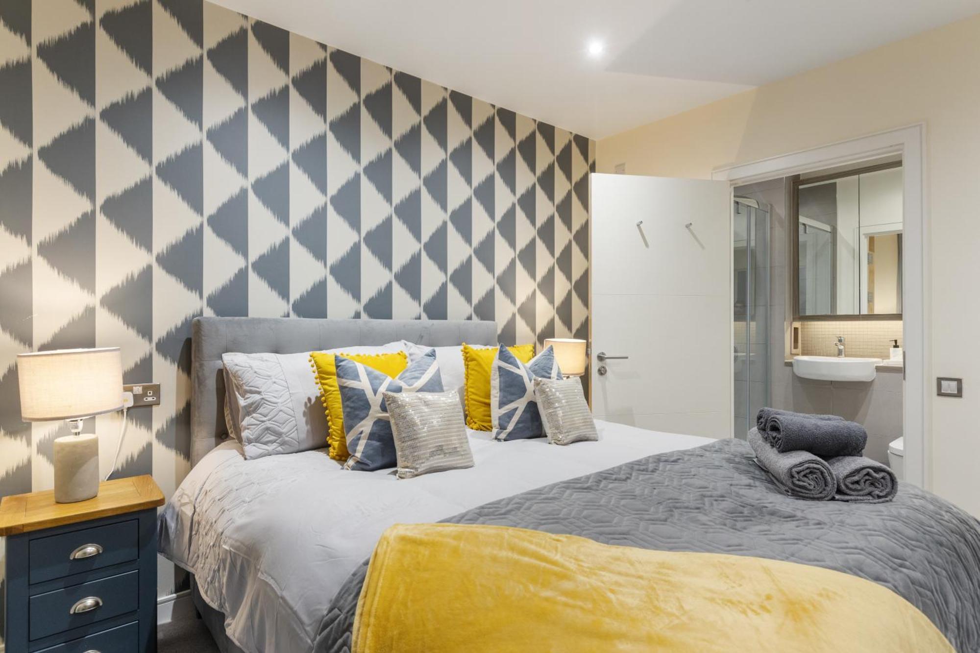 Short Stays At Lotus House London