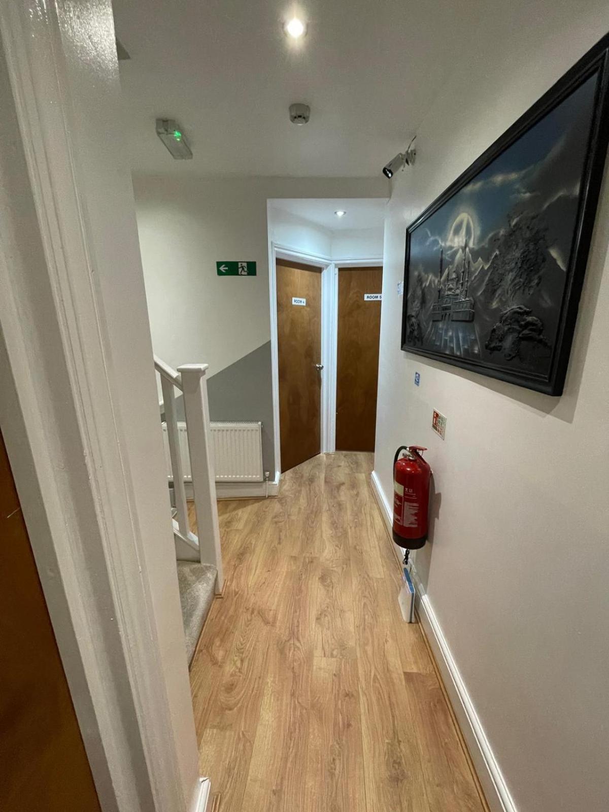 Guest house Accommodation Plus London