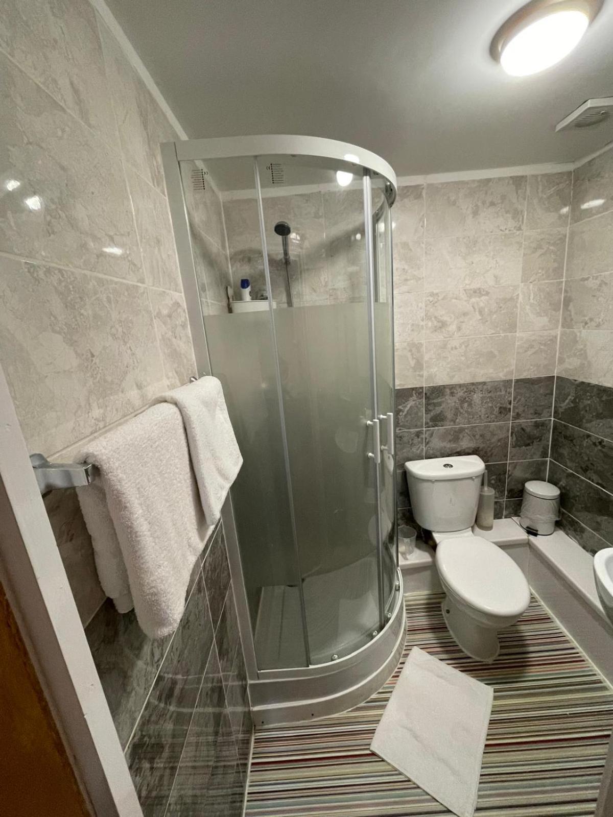 Guest house Accommodation Plus London
