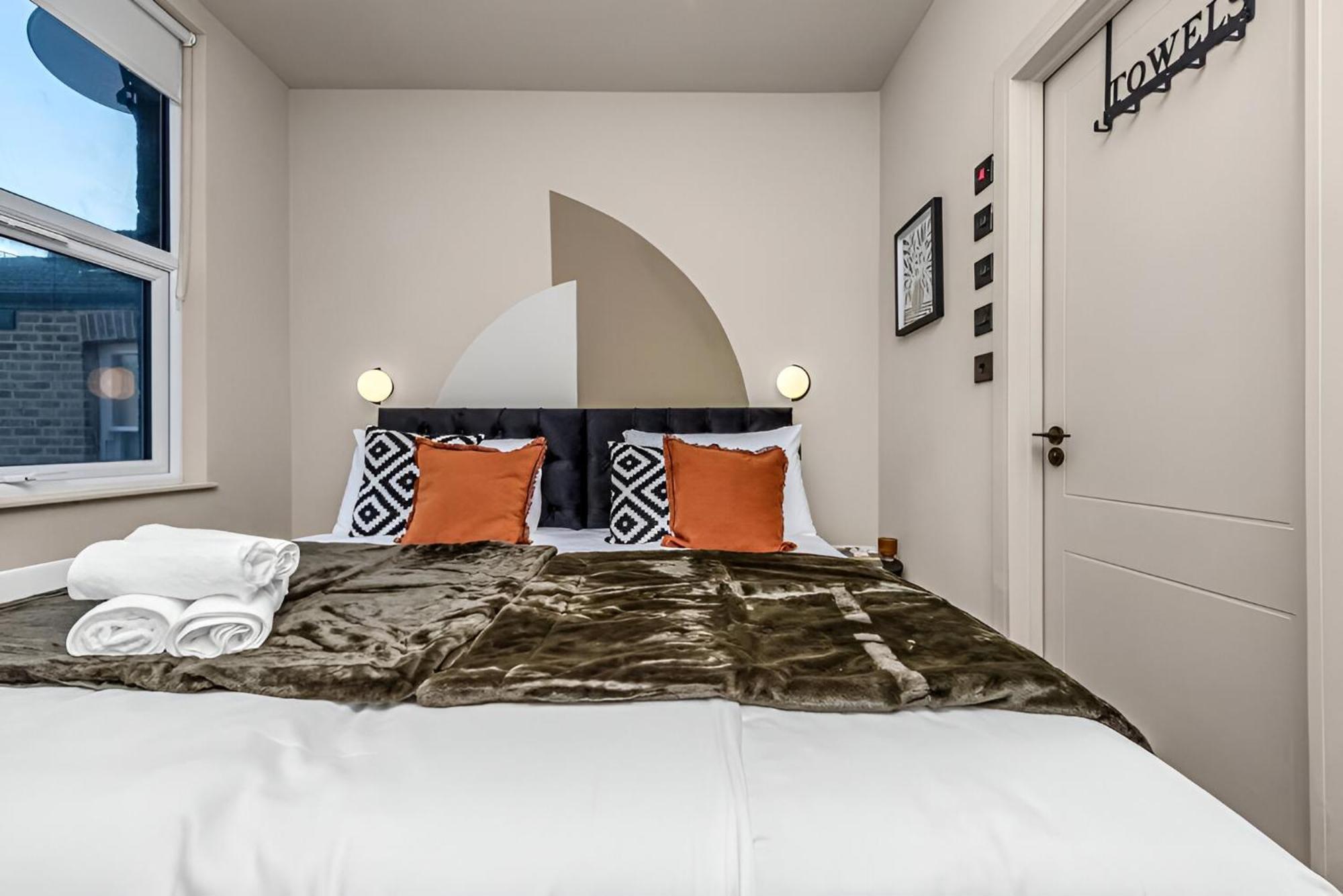 Glam Compact With Chic Kitchenette Apartment