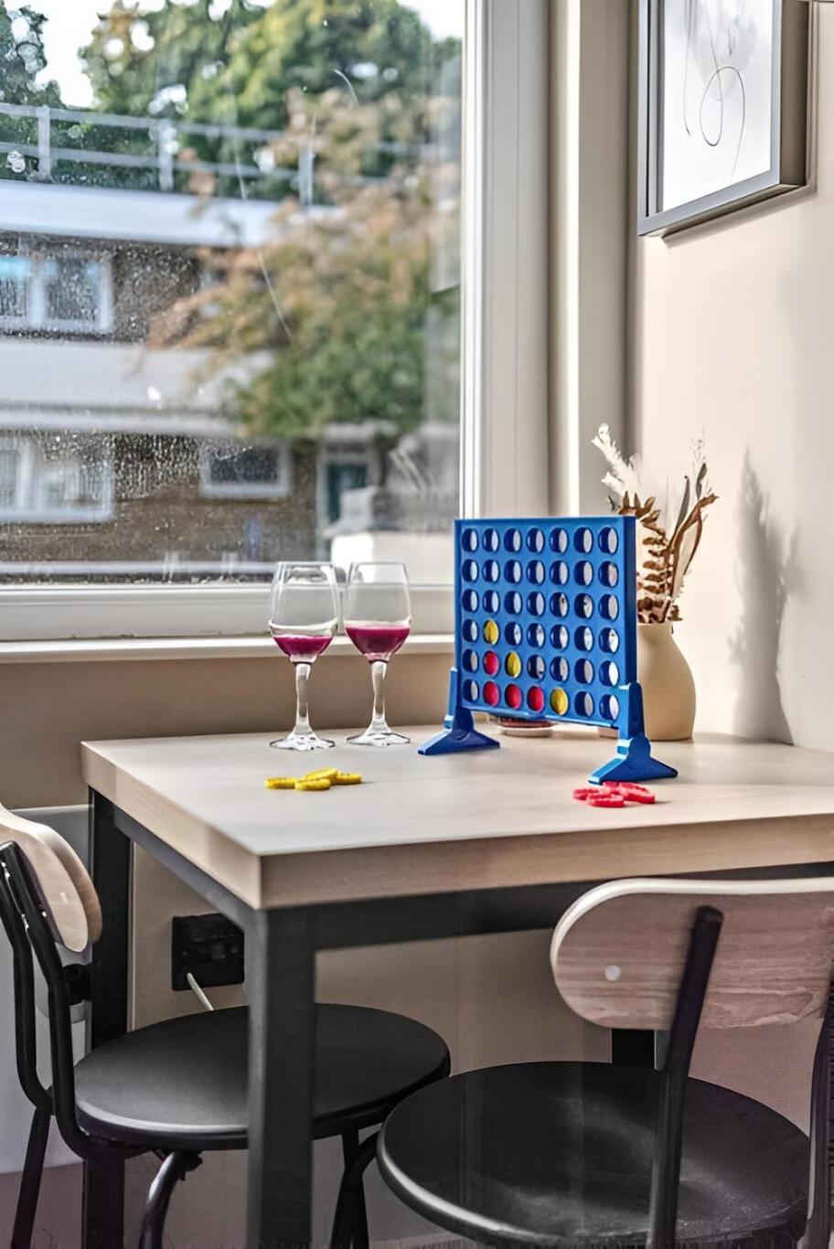 Beautifully Designed With Full Kitchen Apartment London