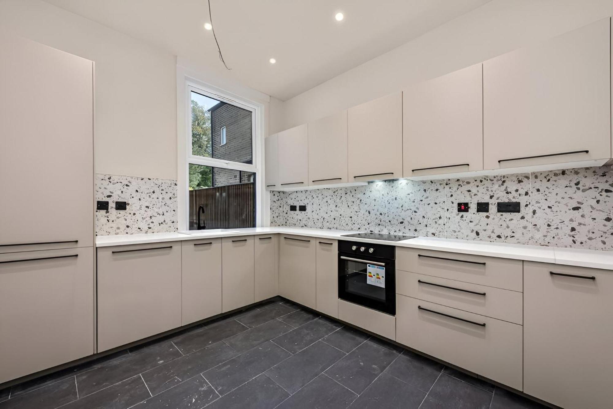 Apartment Beautifully Designed With Full Kitchen London