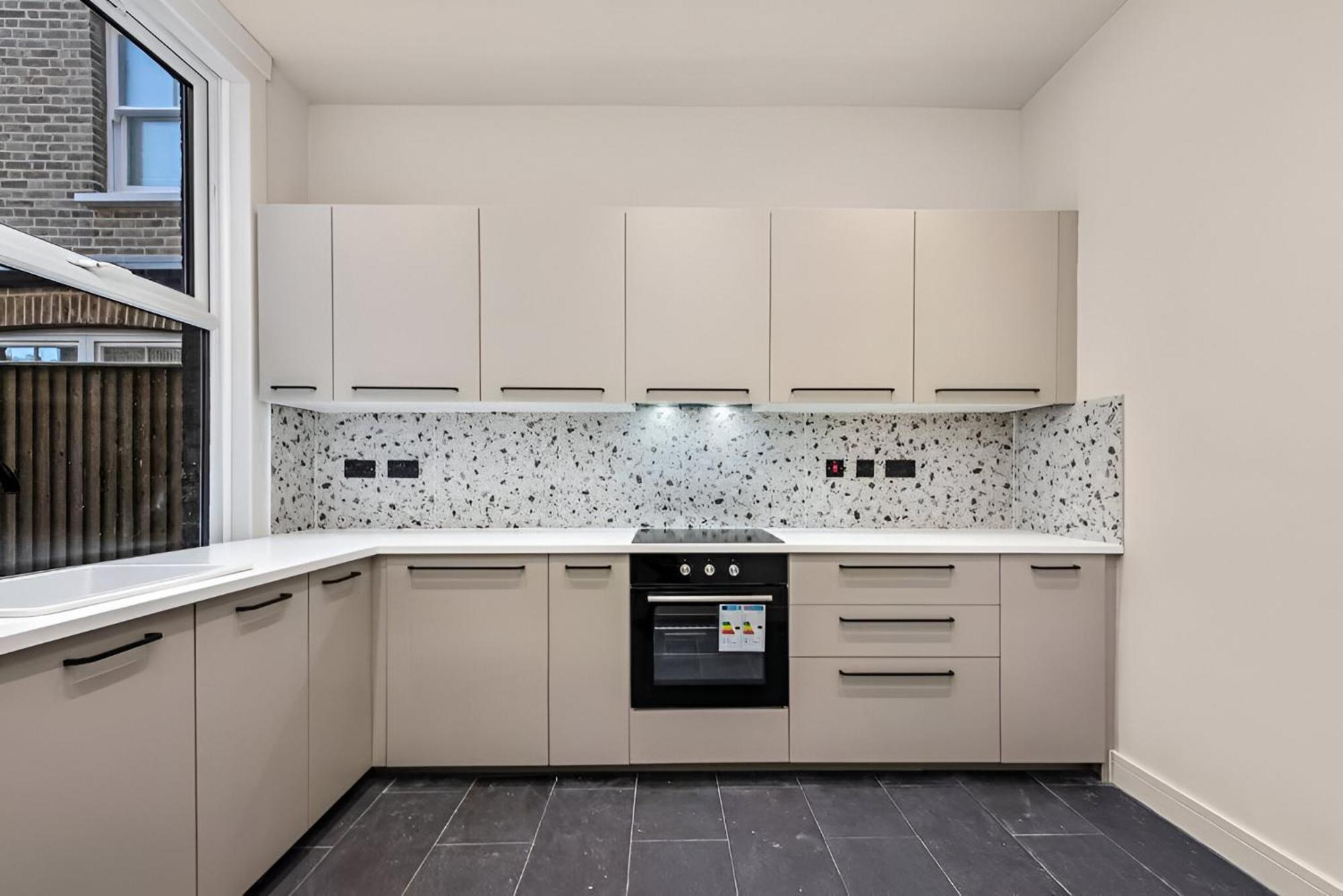 Beautifully Designed With Full Kitchen *