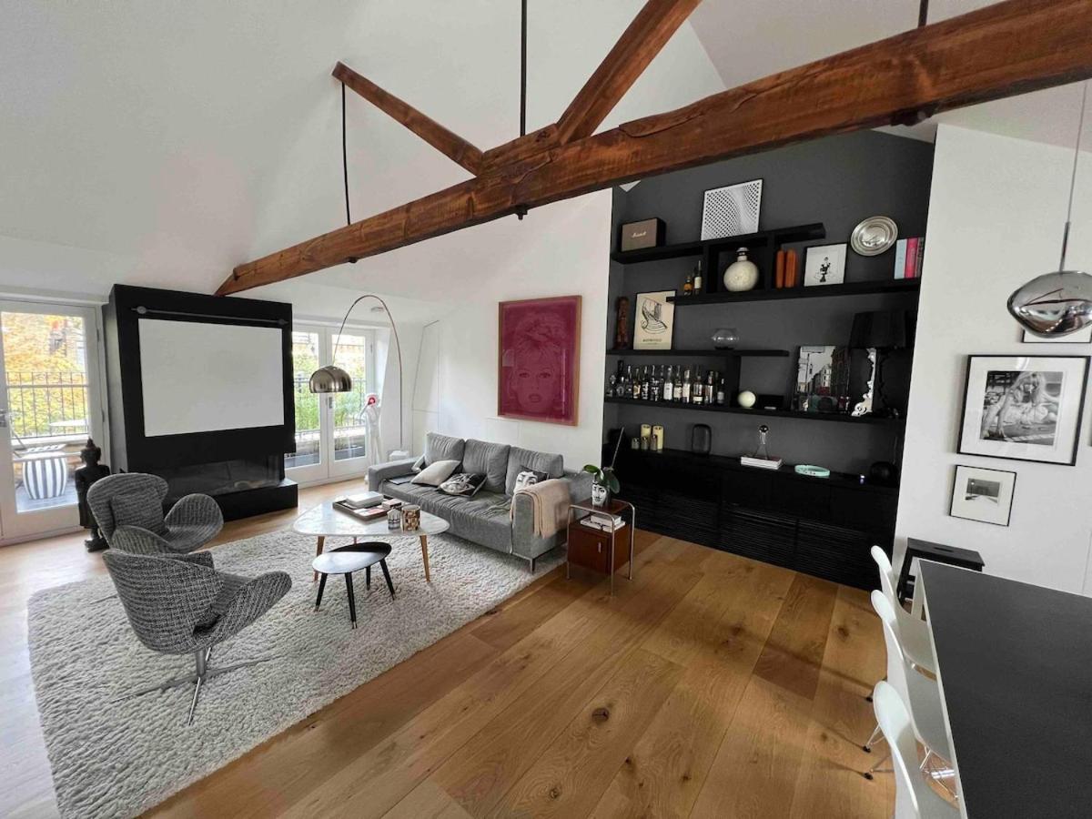 Chelsea, Three-bedroom Contemporary Living Duplex * London