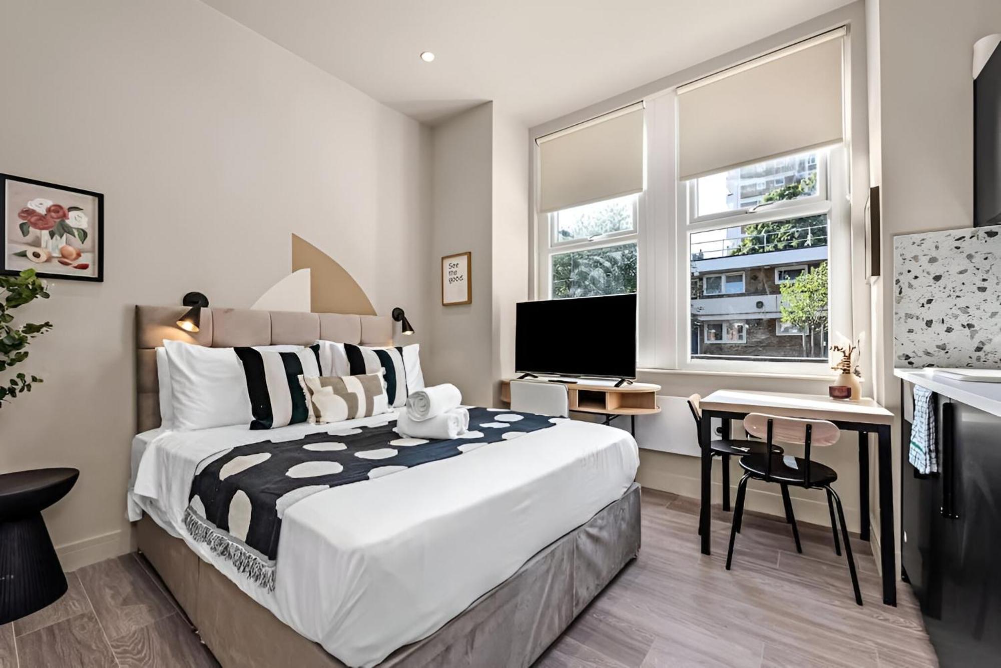 Beautifully Designed With Full Kitchen * London