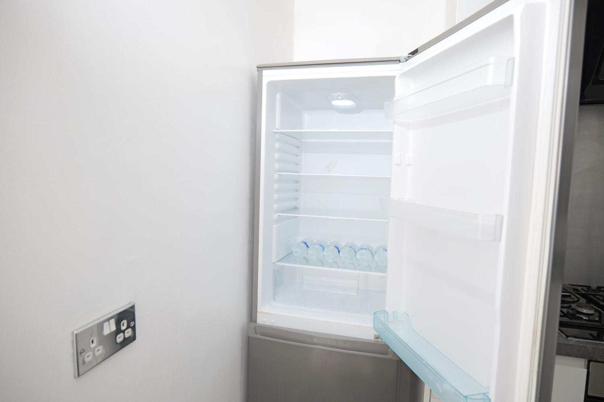Apartment 3 Br- King Size Bed, Netflix, Garden Free Parking *