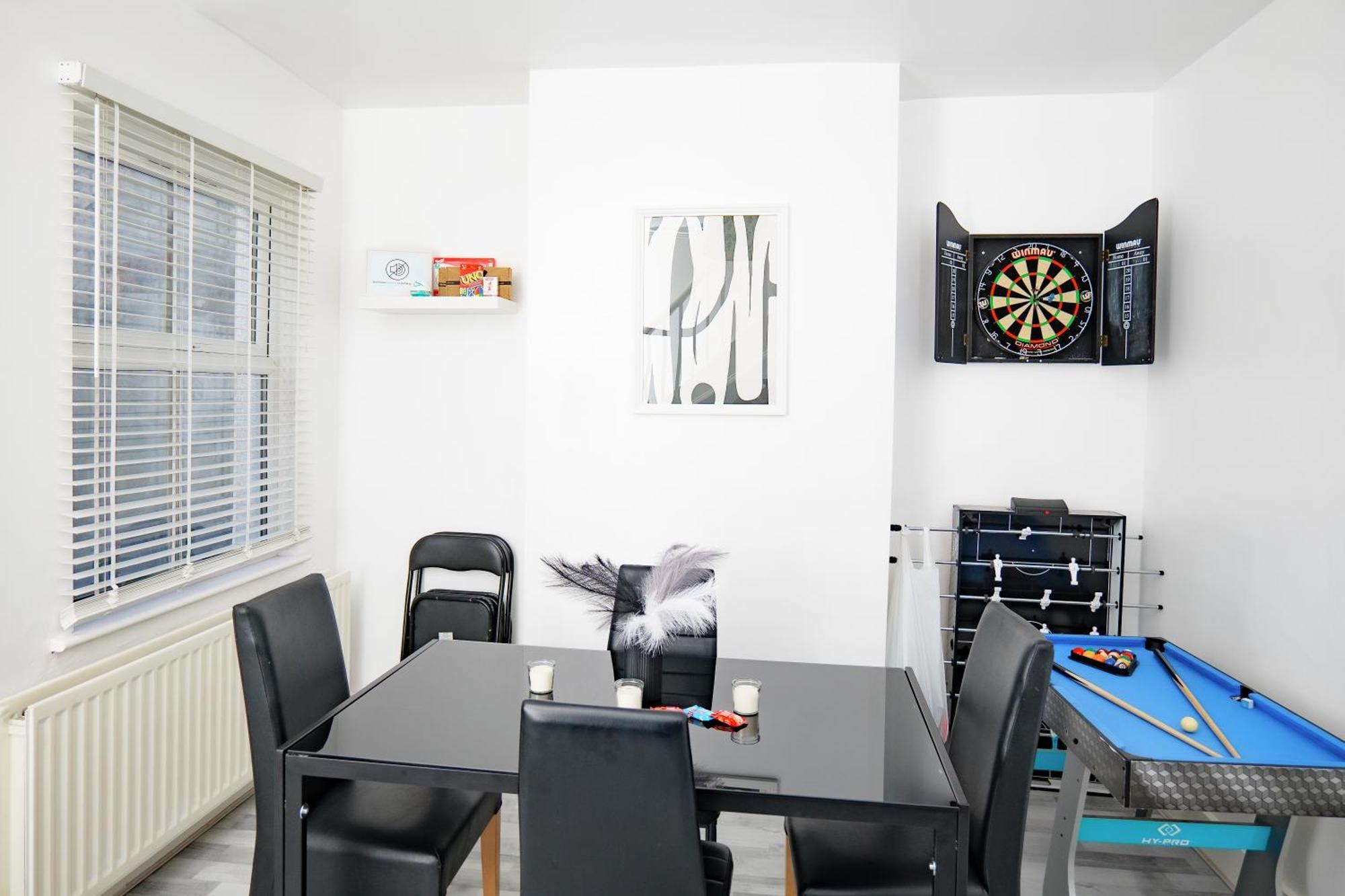 3 Br- King Size Bed, Netflix, Garden Free Parking Apartment *
