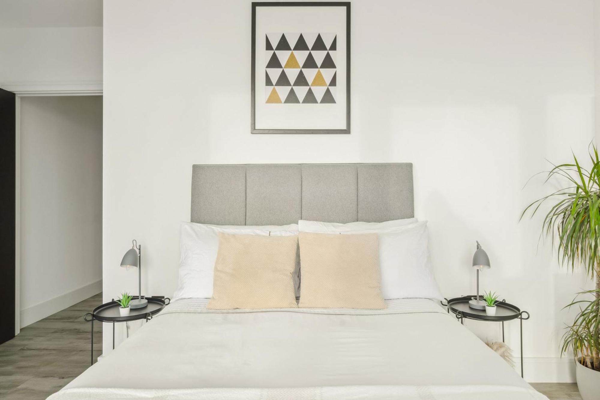 Modern Room, Scenic View, Fast Wi-fi, Balcony * London