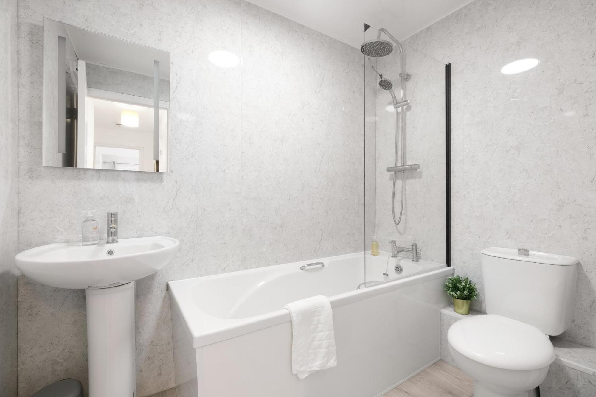 Charming 2-bedroom, 1-bathroom In Transom Square Apartamento *