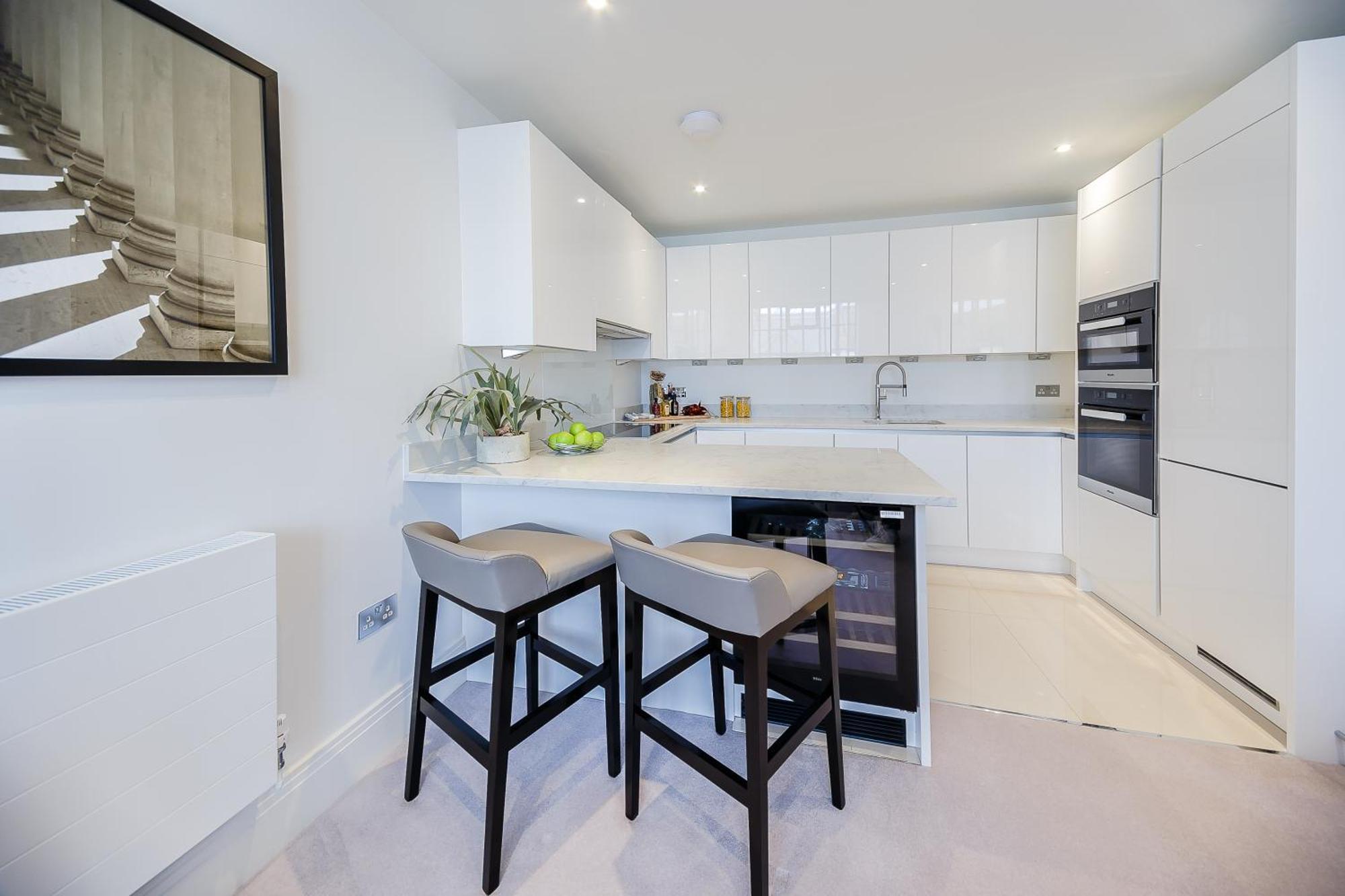 Palace Wharf Apartment *