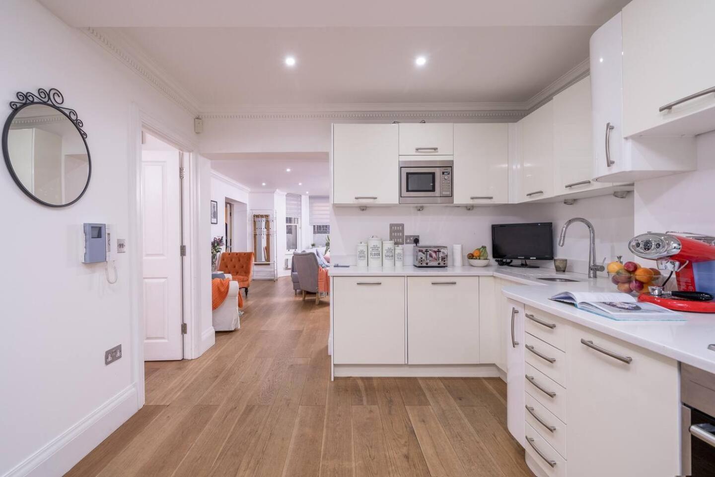 Niru Experience Luxury Boutique Garden 2bd 2ba London