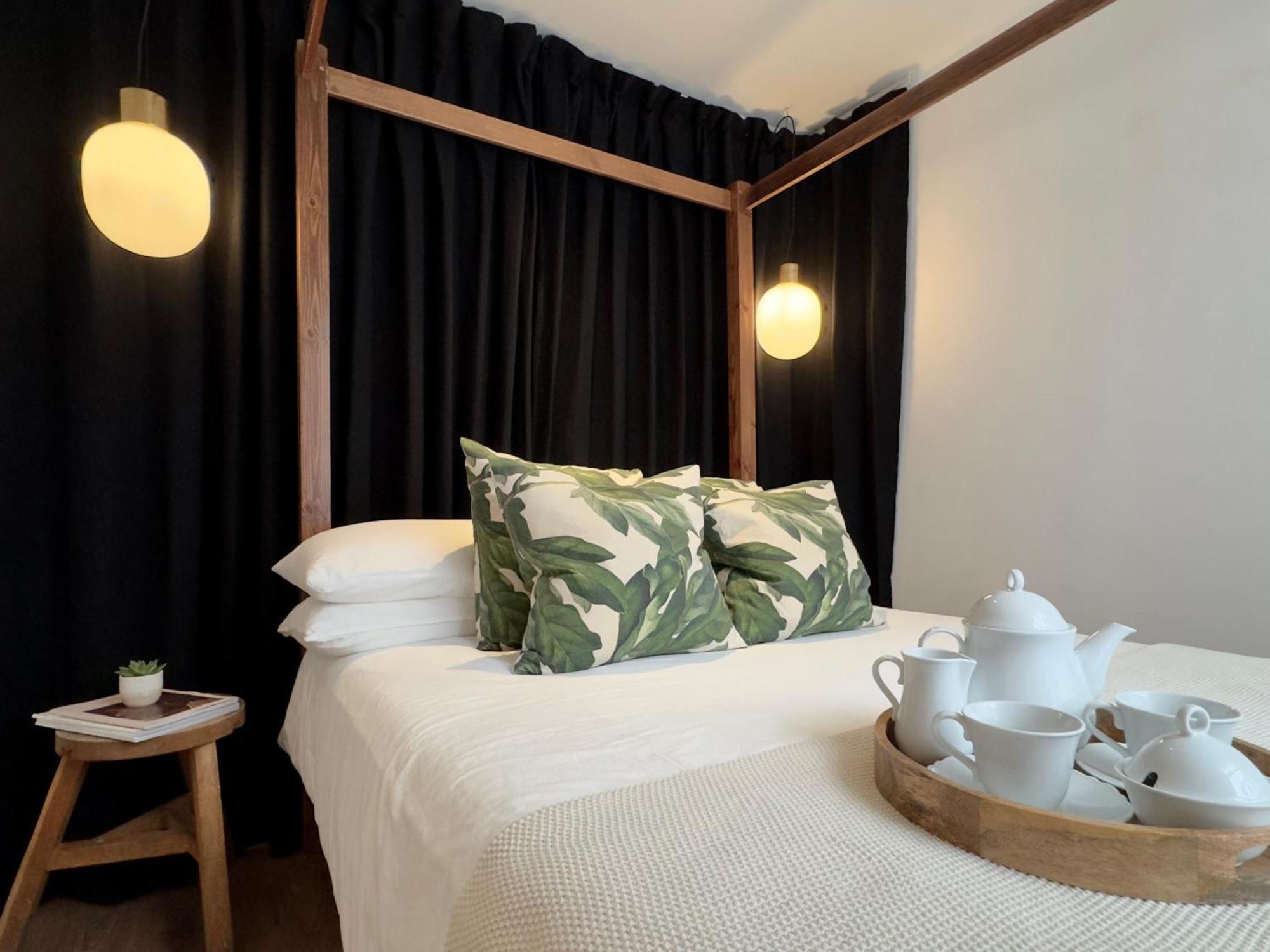 Apartment Chic Marble Arch With 100 Inch Cinema & Premium Mattress, By The Design Traveller *