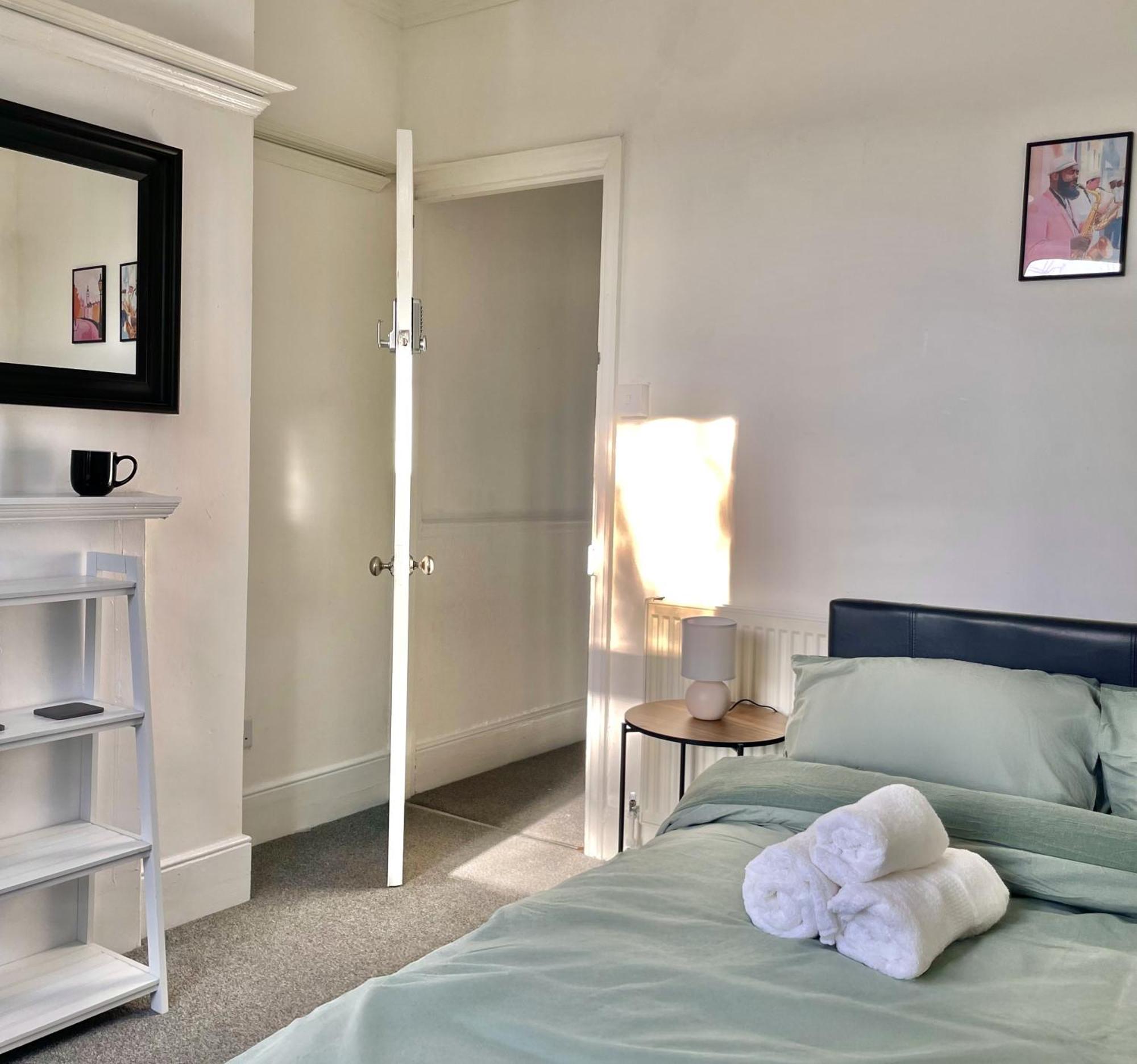 Cosy Double A Stones Throw From Wembley Stadium London