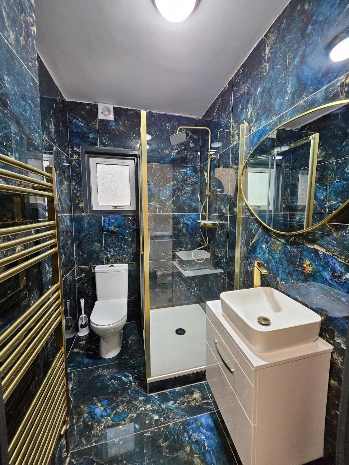 Sensational London-callcott * London